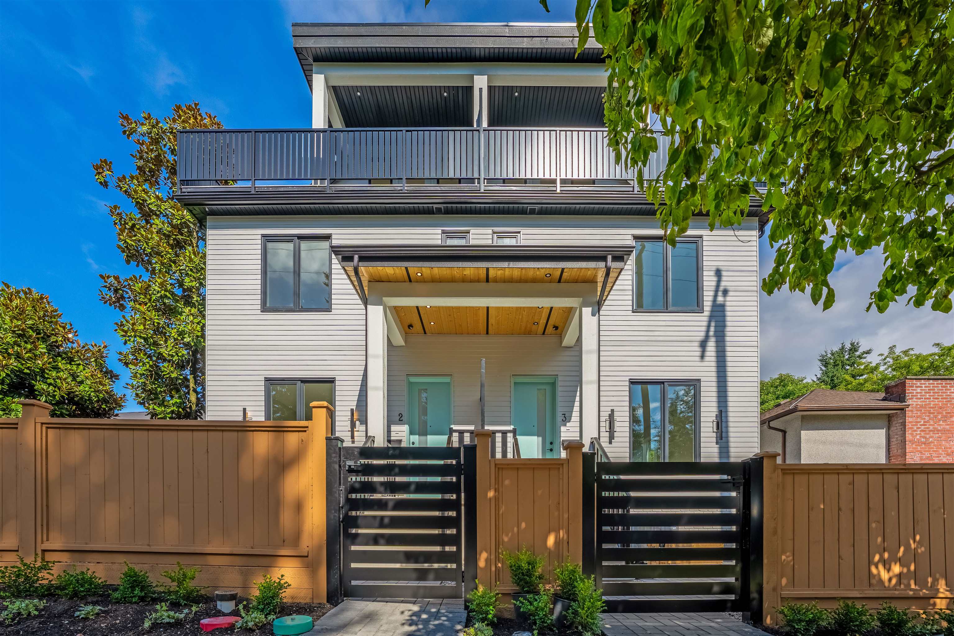 7180 Ontario Street #1, Vancouver, BC V5X 3B6
