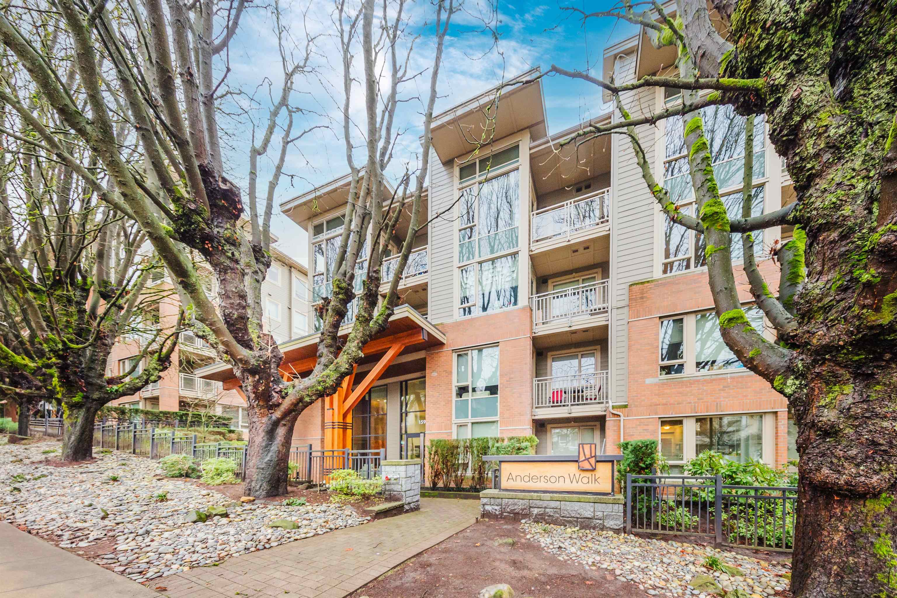 159 22nd Street West #307, North Vancouver, BC V7M 0B6