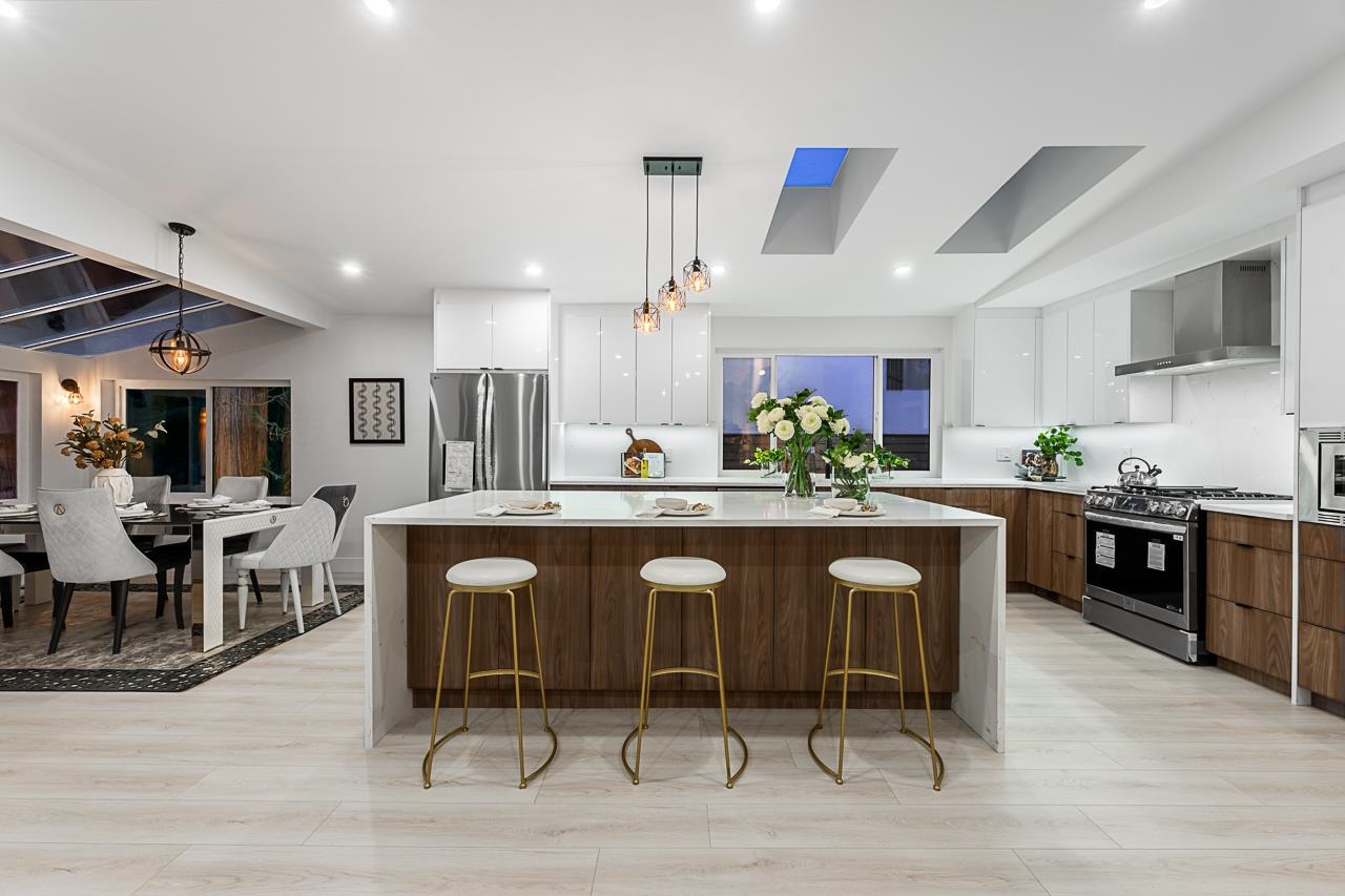 531 Greenway Avenue, North Vancouver, BC V7N 3C9