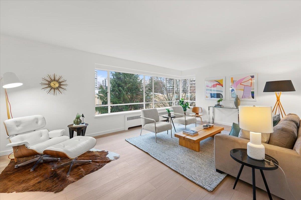 1949 Beach Avenue #405, Vancouver, BC V6G 1Z2