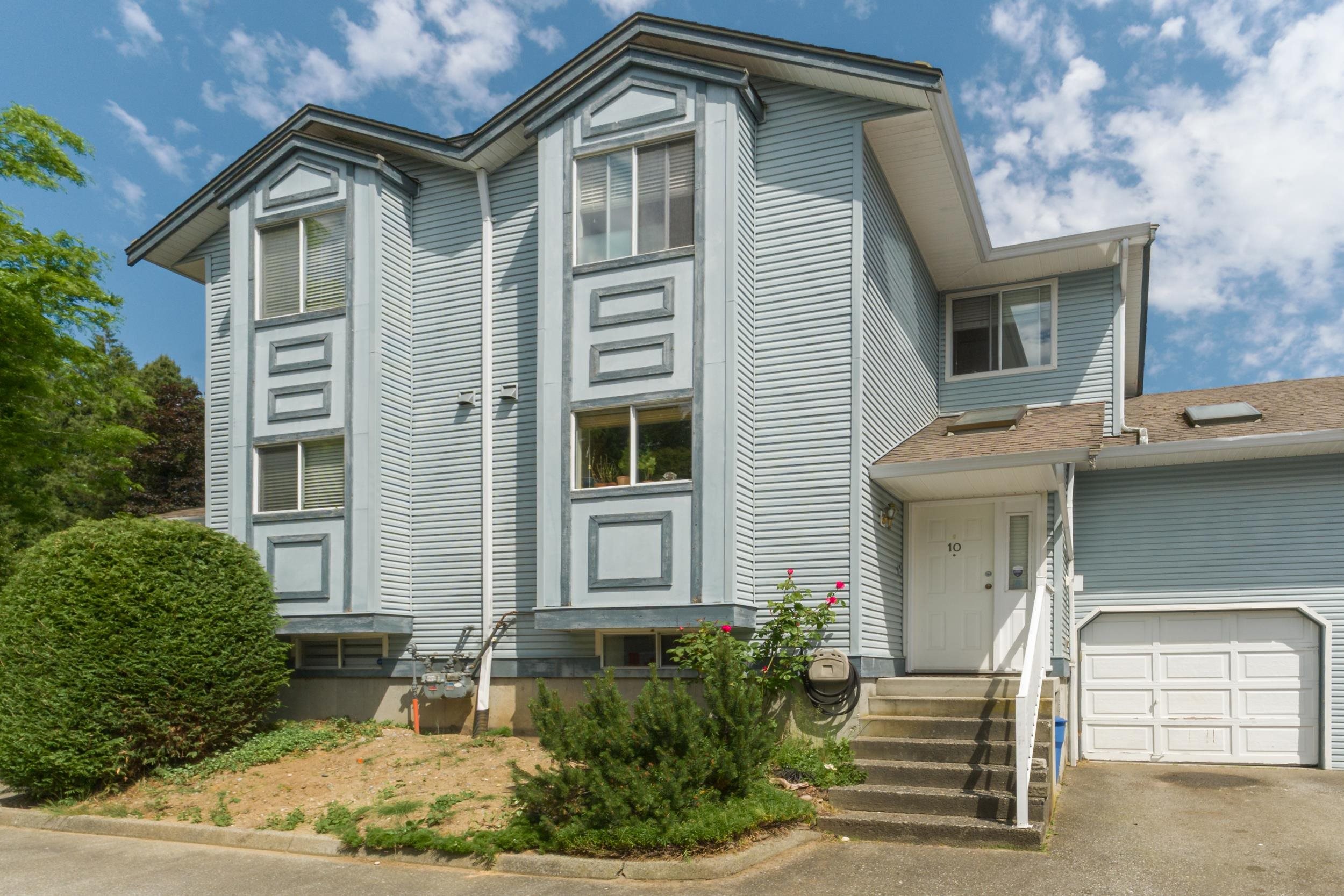 19252 119 Avenue #10, Pitt Meadows, BC V3Y 2K4