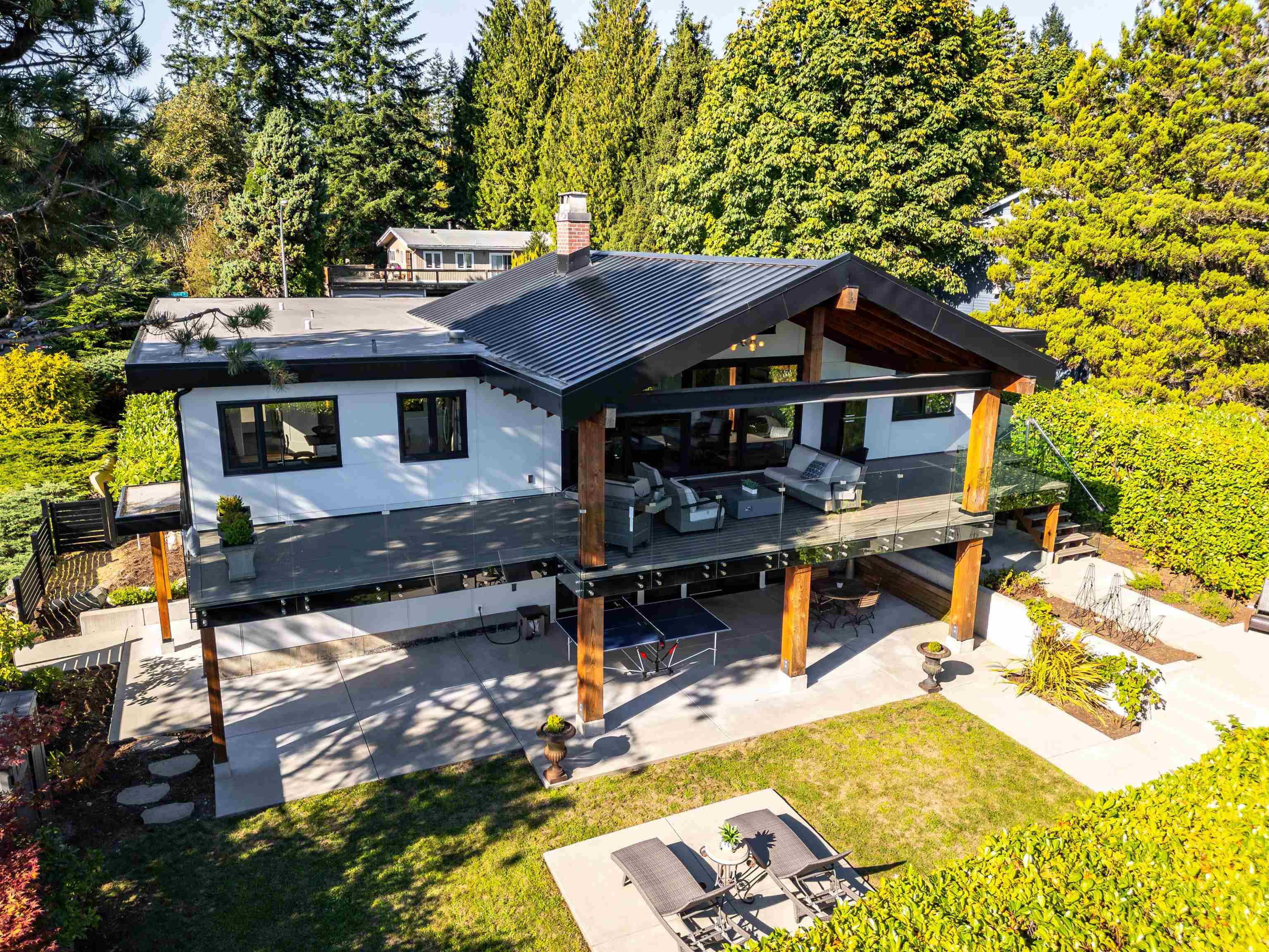 302 Oxford Drive, Port Moody, BC V3H 1T2