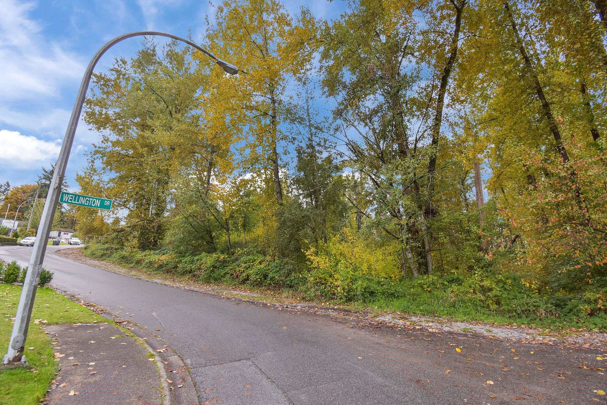 115 Avenue, Surrey, BC V3R 5Y2
