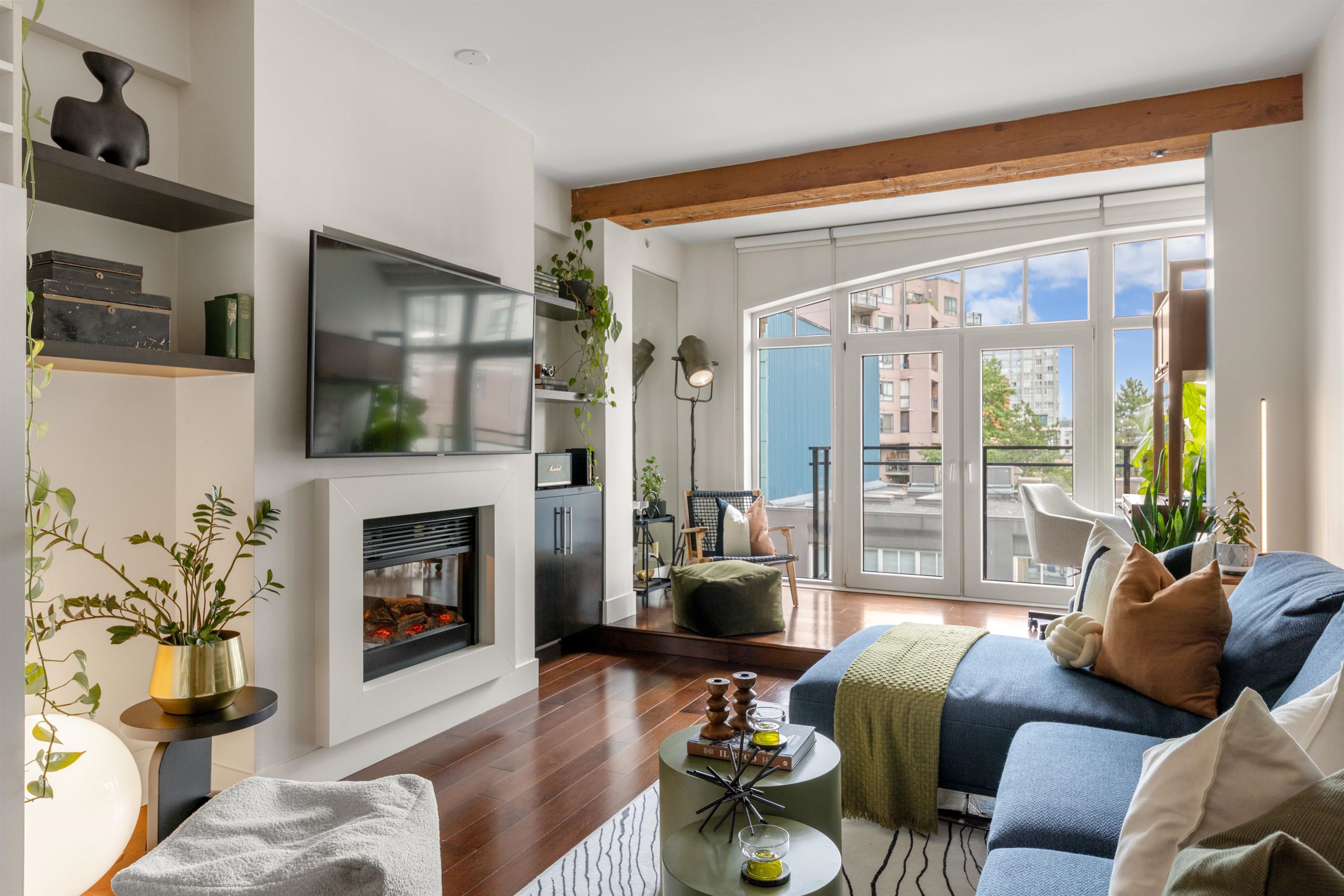 1275 Hamilton Street #408, Vancouver, BC V6B 1E2