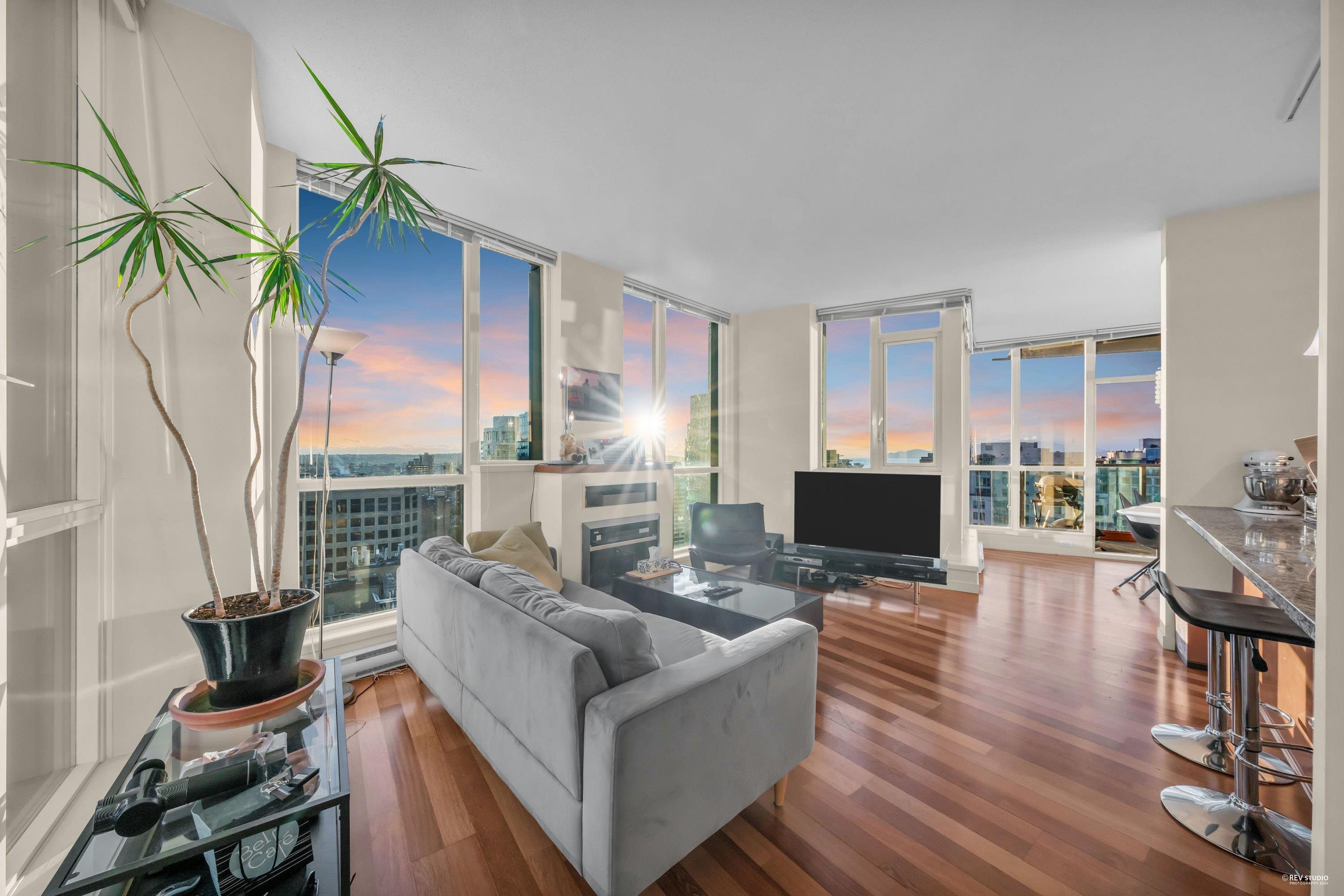 1189 Melville Street #3404, Vancouver, BC V6E 4T8