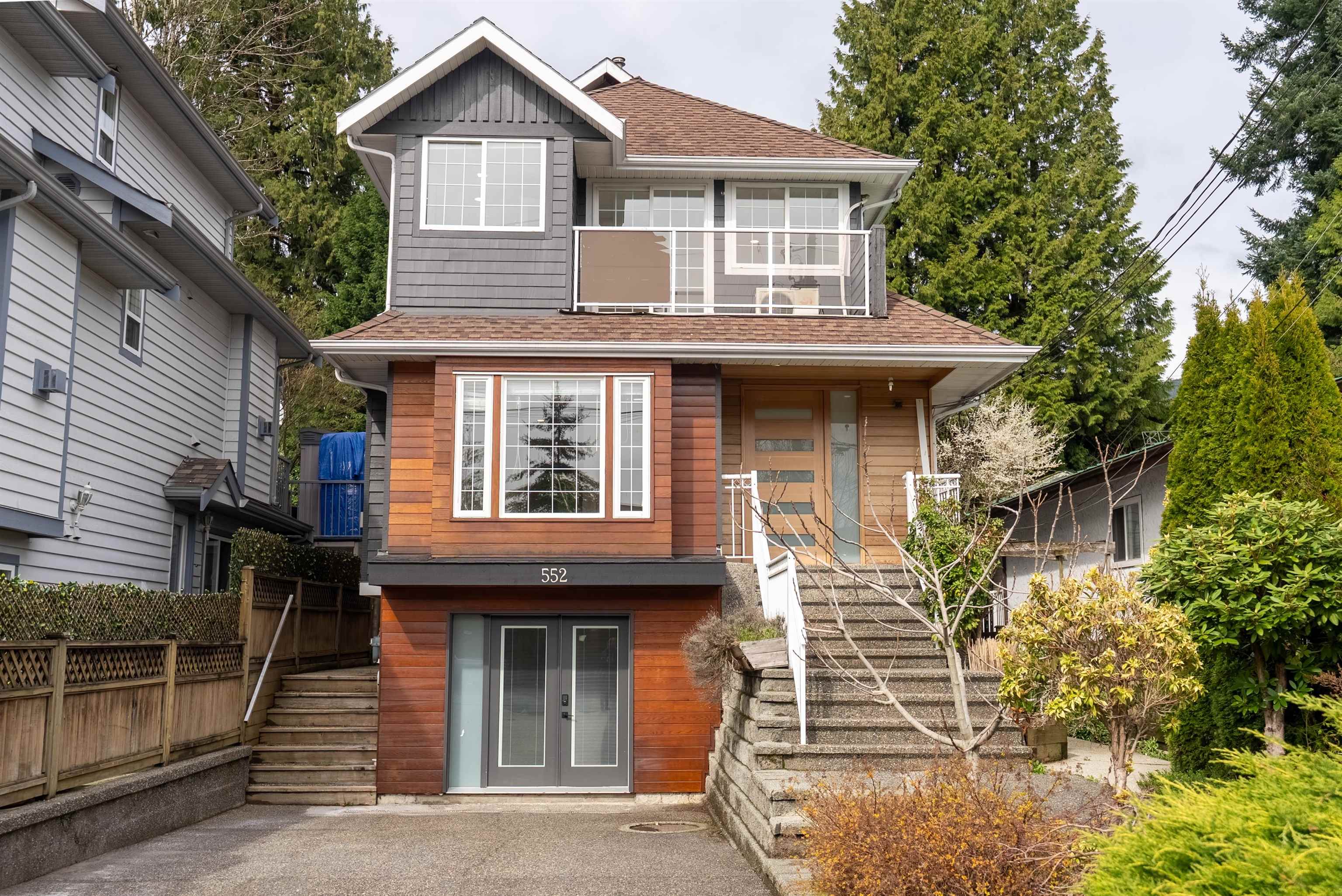 552 25th Street West, North Vancouver, BC V7N 2G3