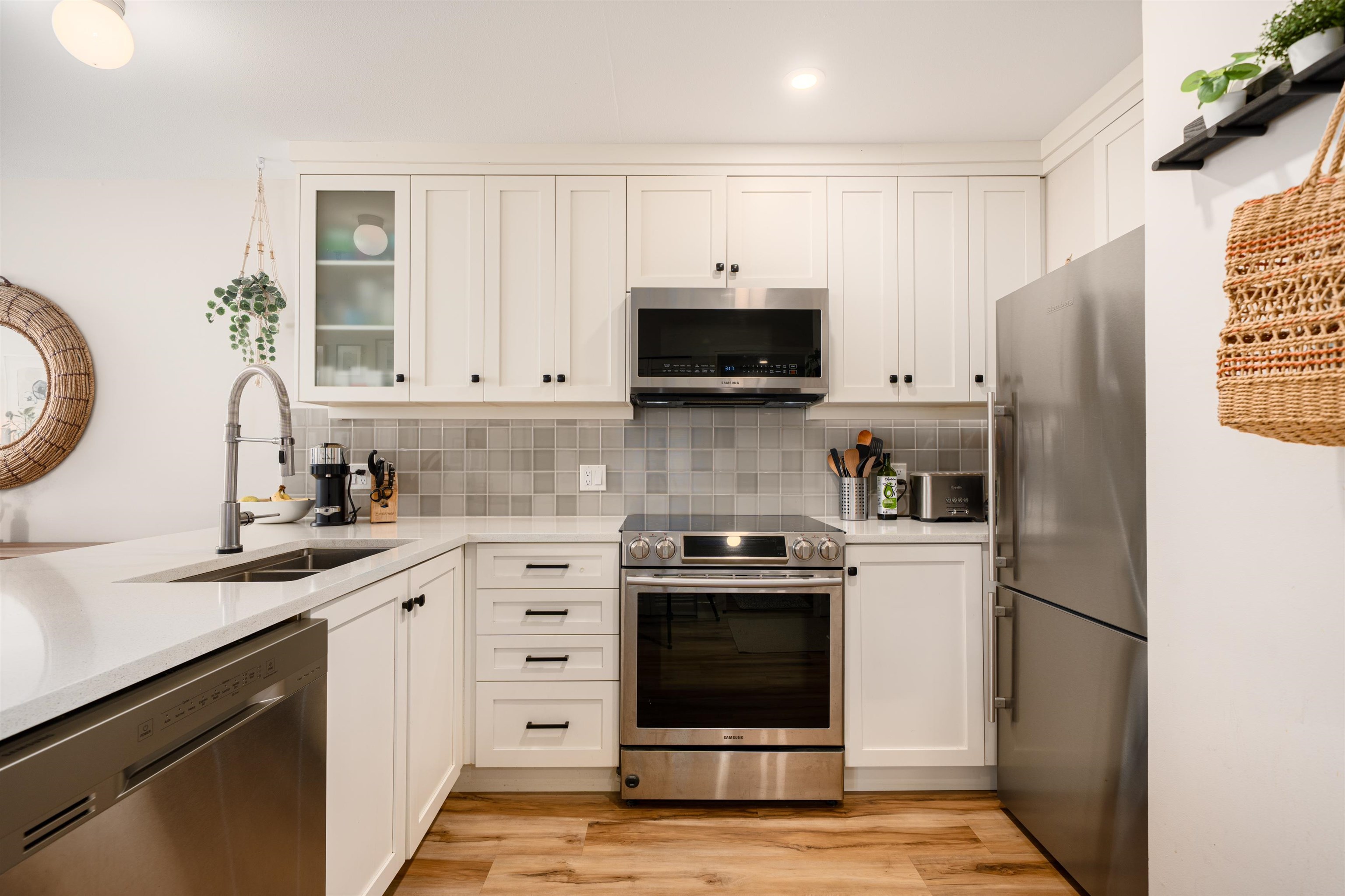 2333 Eton Street #302, Vancouver, BC V5L 1E2