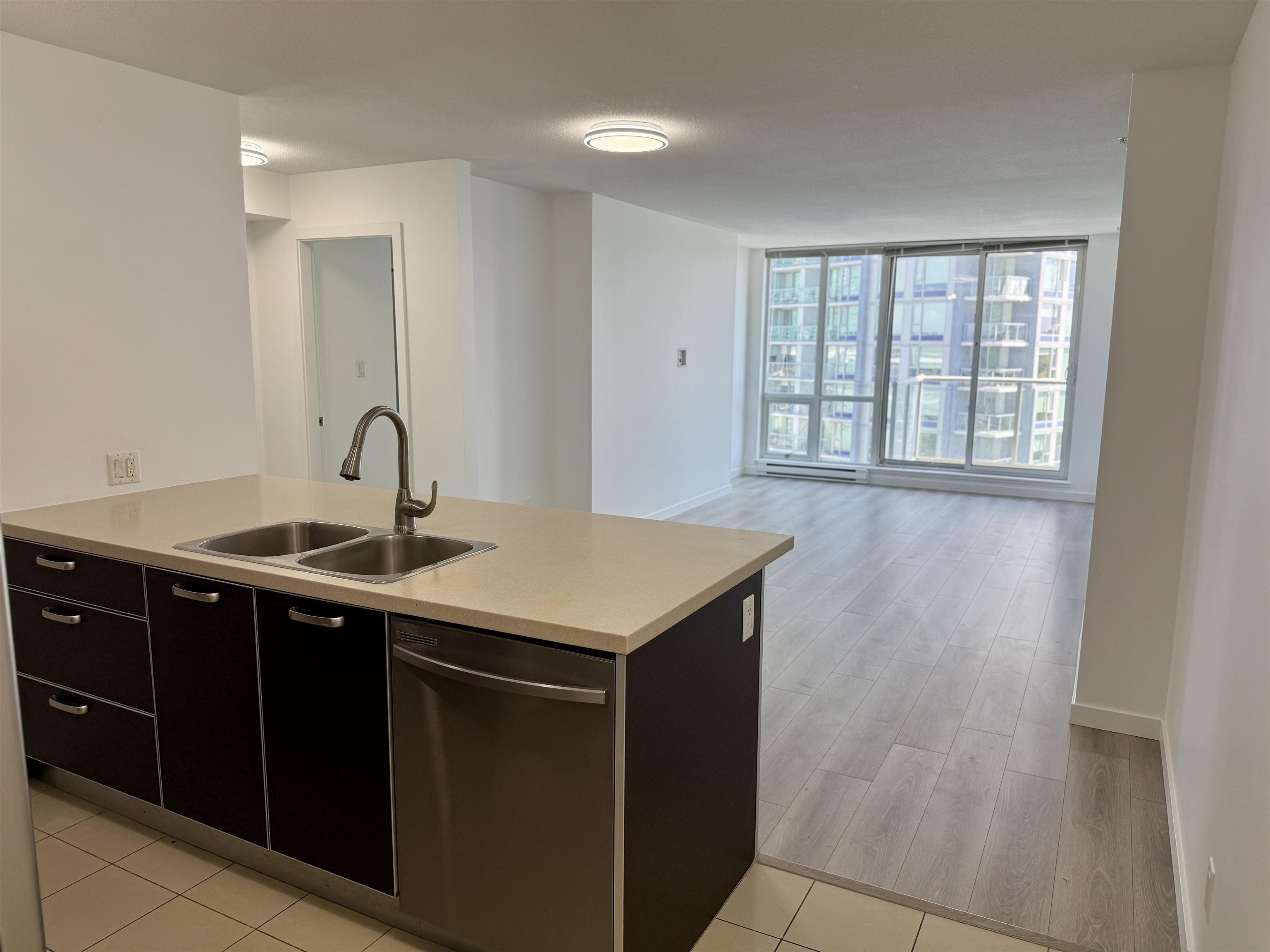 9981 Whalley Boulevard #1602, Surrey, BC V3T 0A6