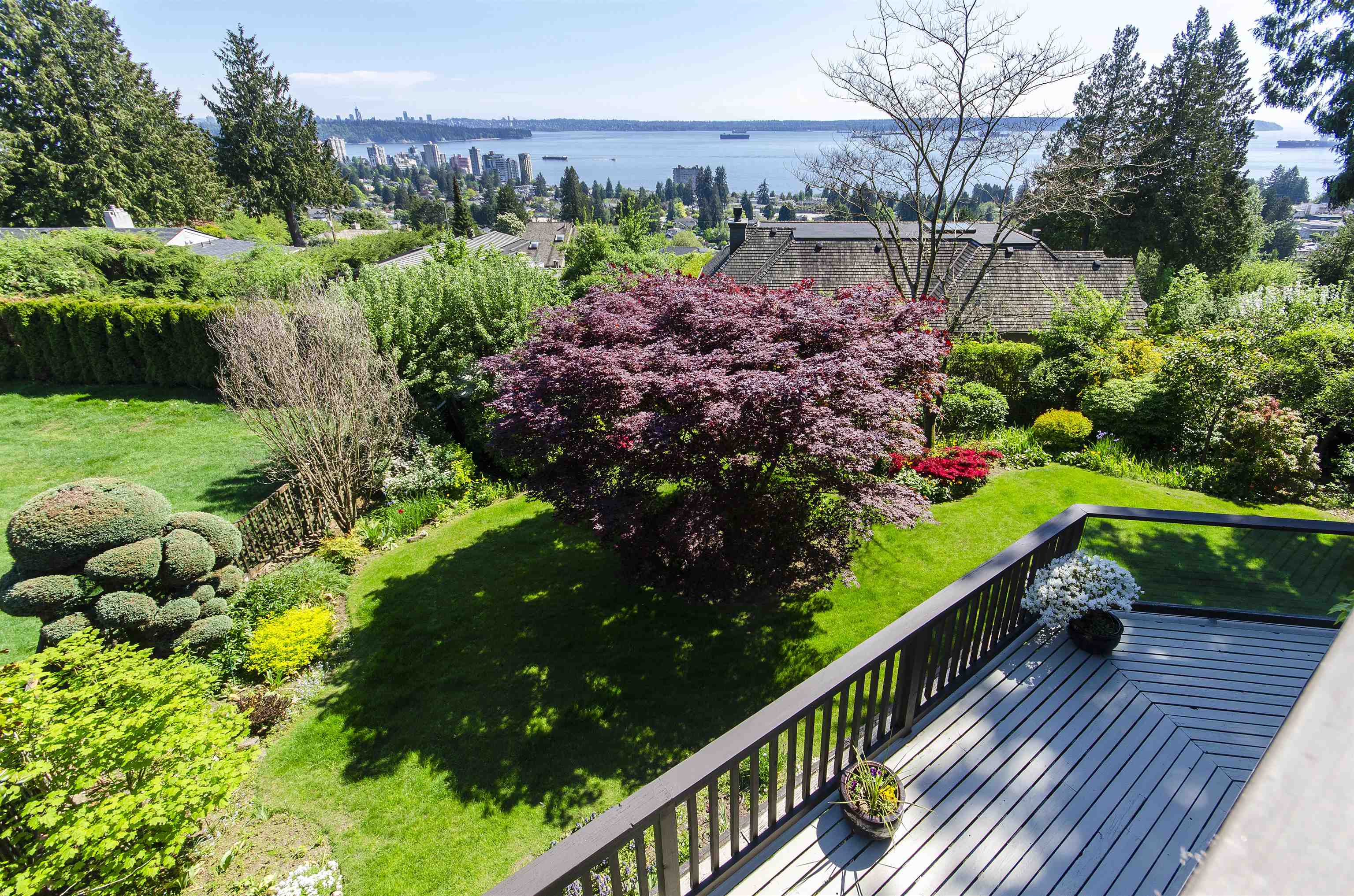 2440 Queens Avenue, West Vancouver, BC V7V 2Y6