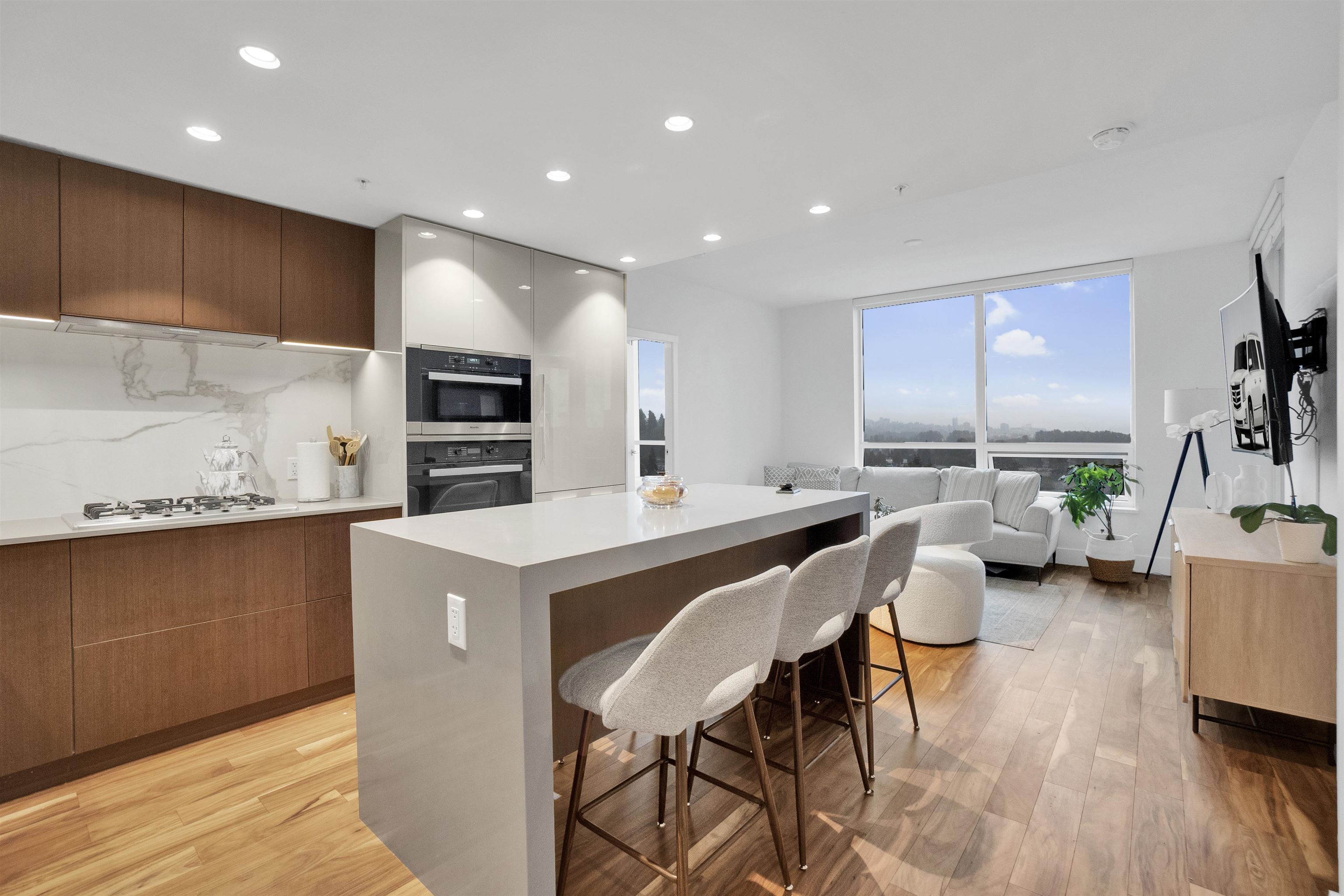 1675 Lions Gate Lane #1302, North Vancouver, BC V7P 0E3