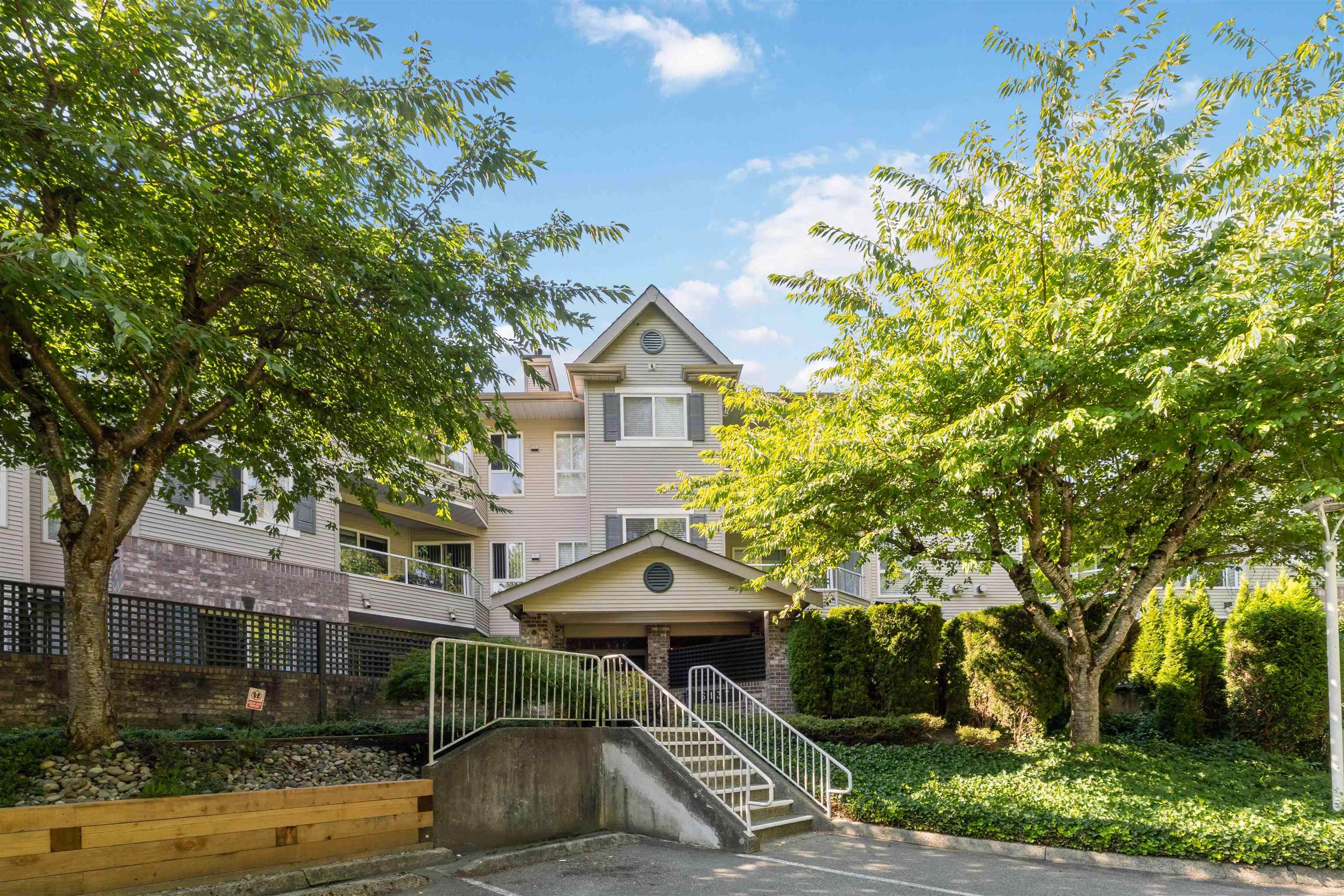 16137 83 Avenue #105, Surrey, BC V4N 0N1