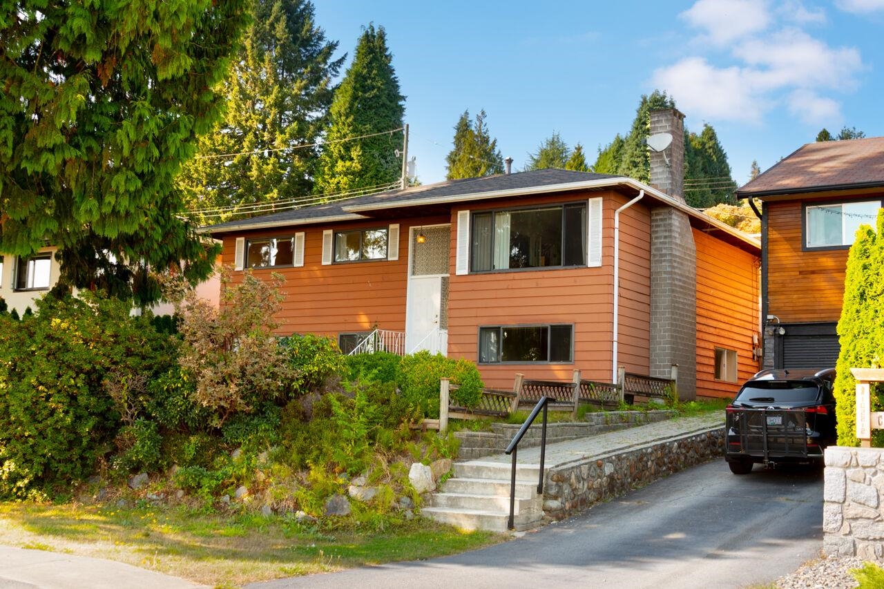 1018 Cloverley Street, North Vancouver, BC V7L 1N3