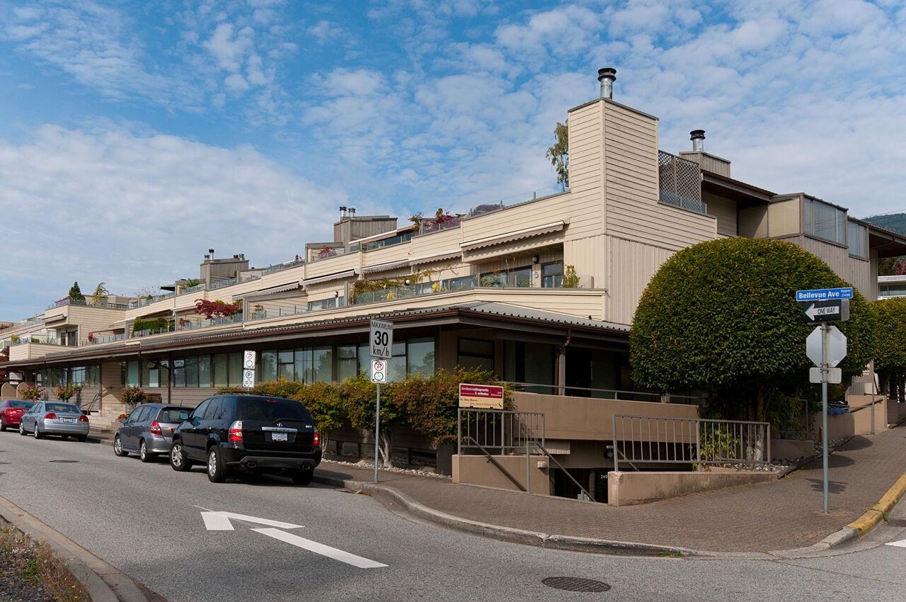 225 24th Street #202, West Vancouver, BC V7V 4G9