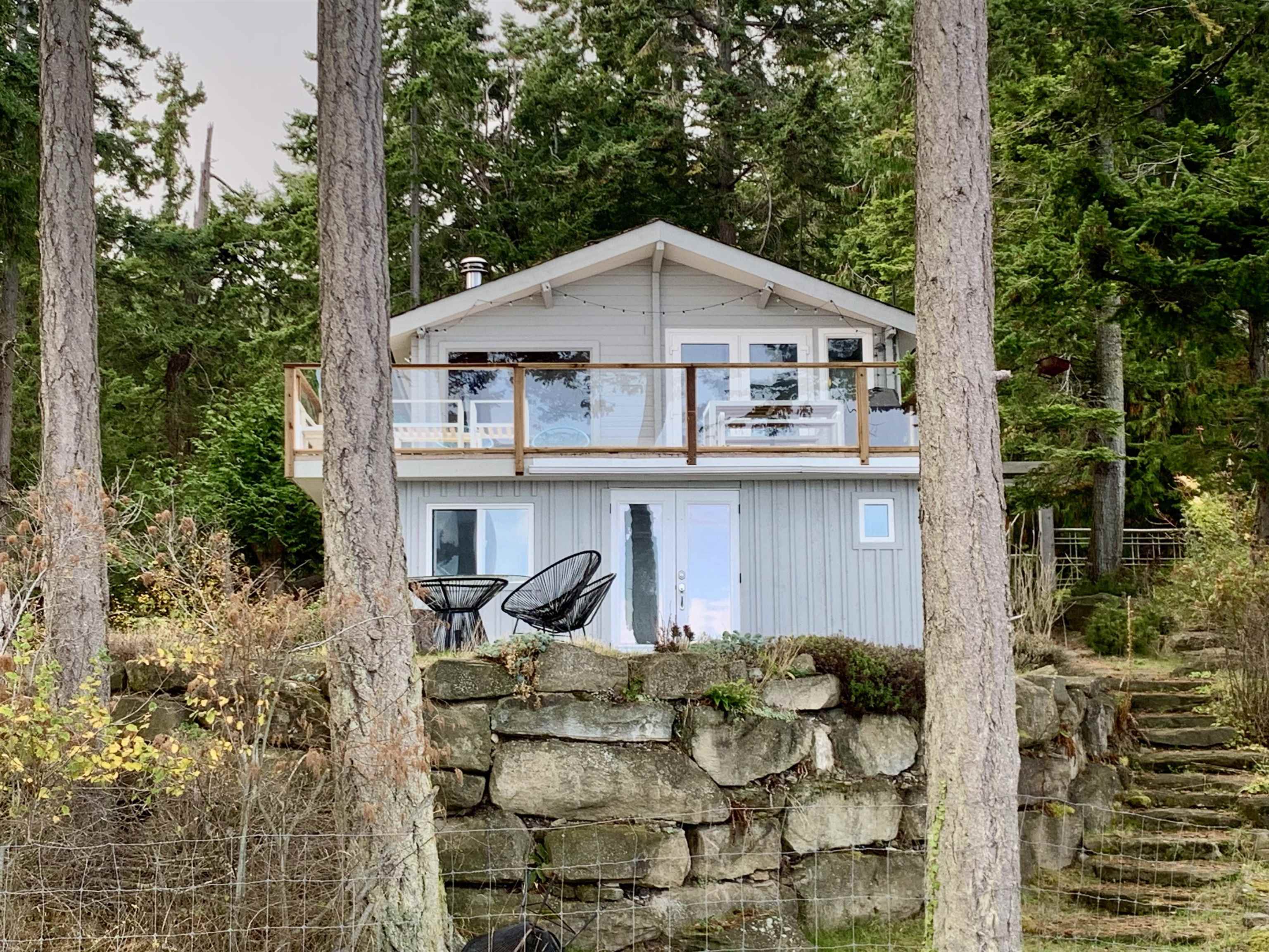 579 Bayview Dr, Mayne Island, BC V0N 2J1