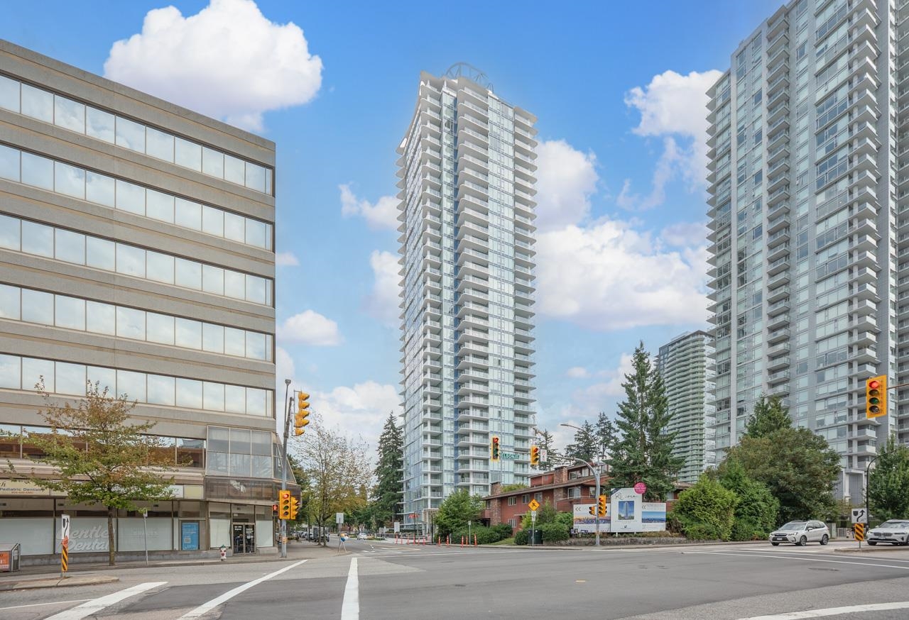 4988 Bennett St #402, Burnaby, BC V5H 0L1