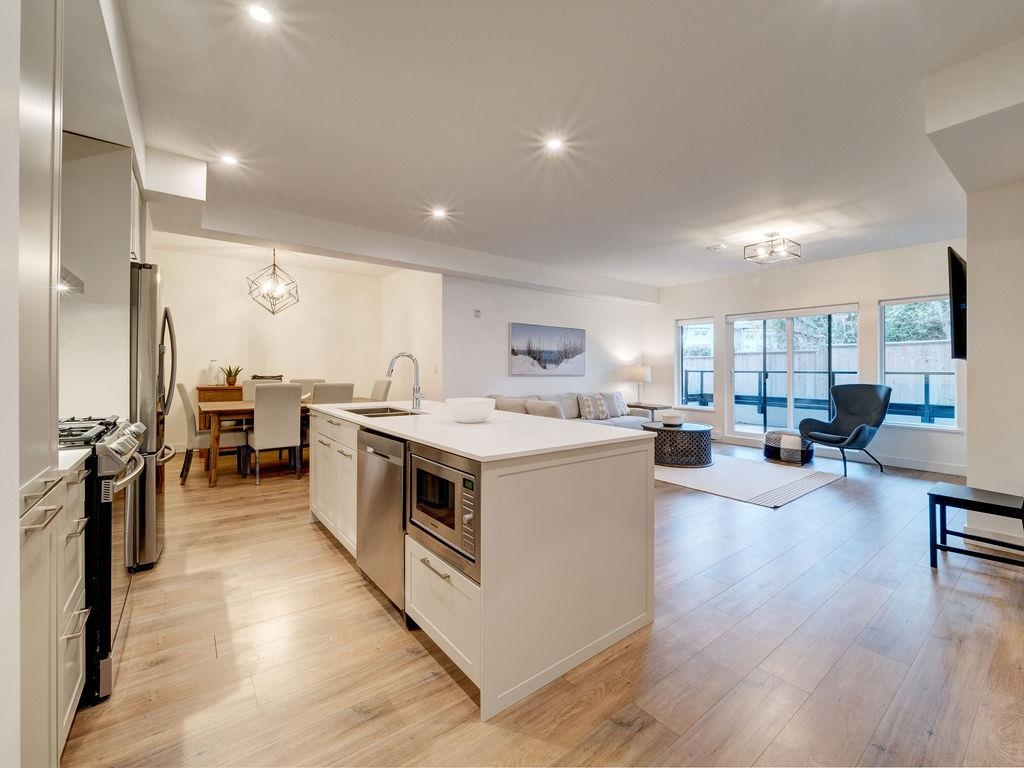 710 School Road #201, Gibsons, BC V0N 1V9
