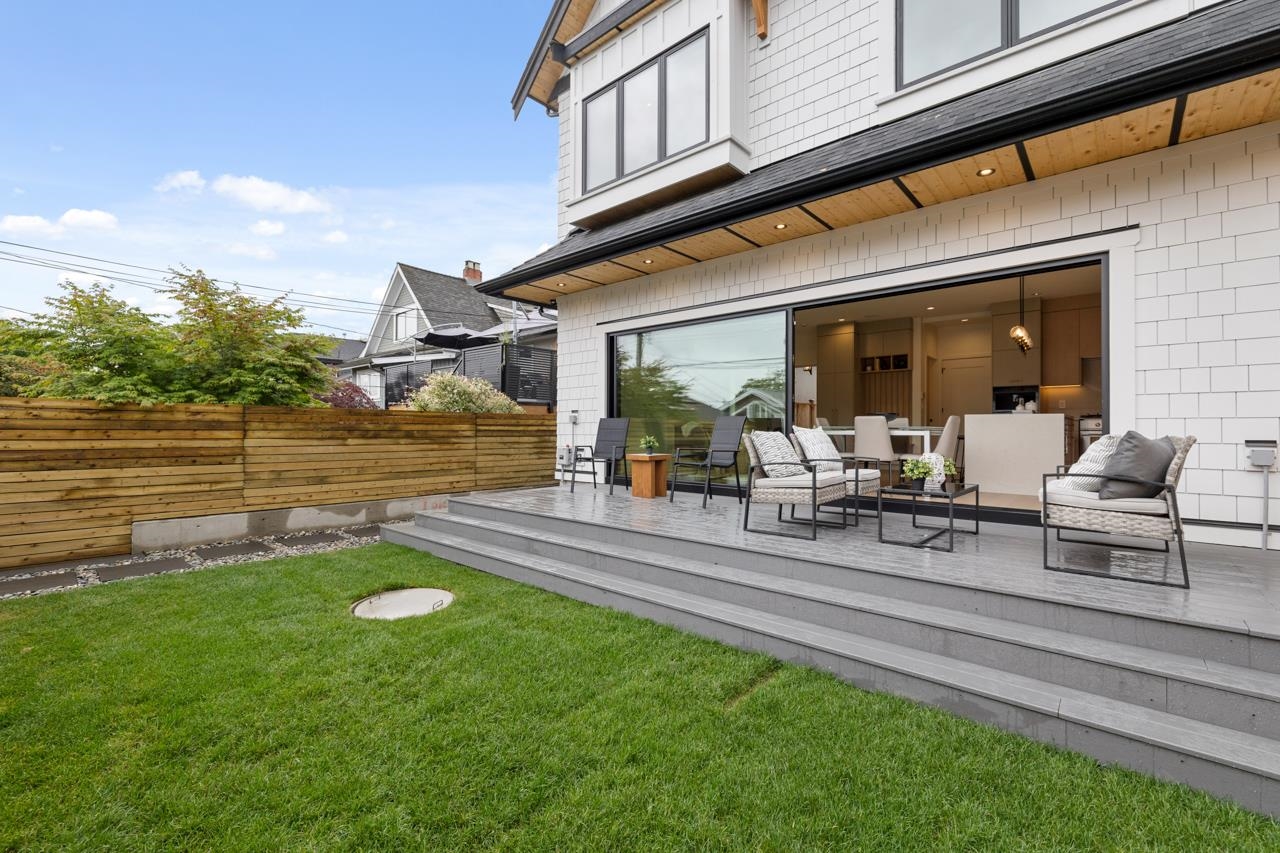 2247 Parker Street #2, Vancouver, BC V5L 2L8