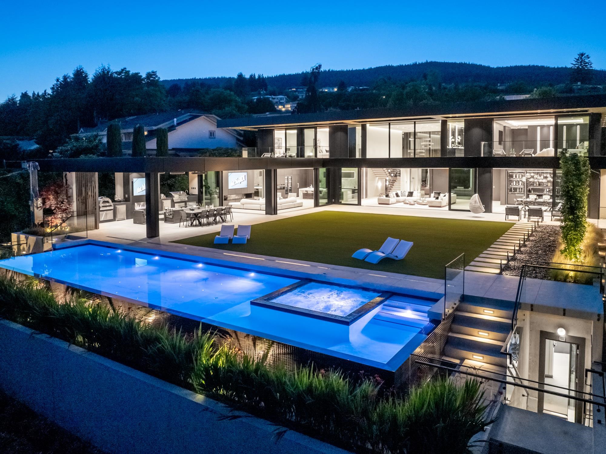 690 Knockmaroon Road, West Vancouver, BC V7S 1R6