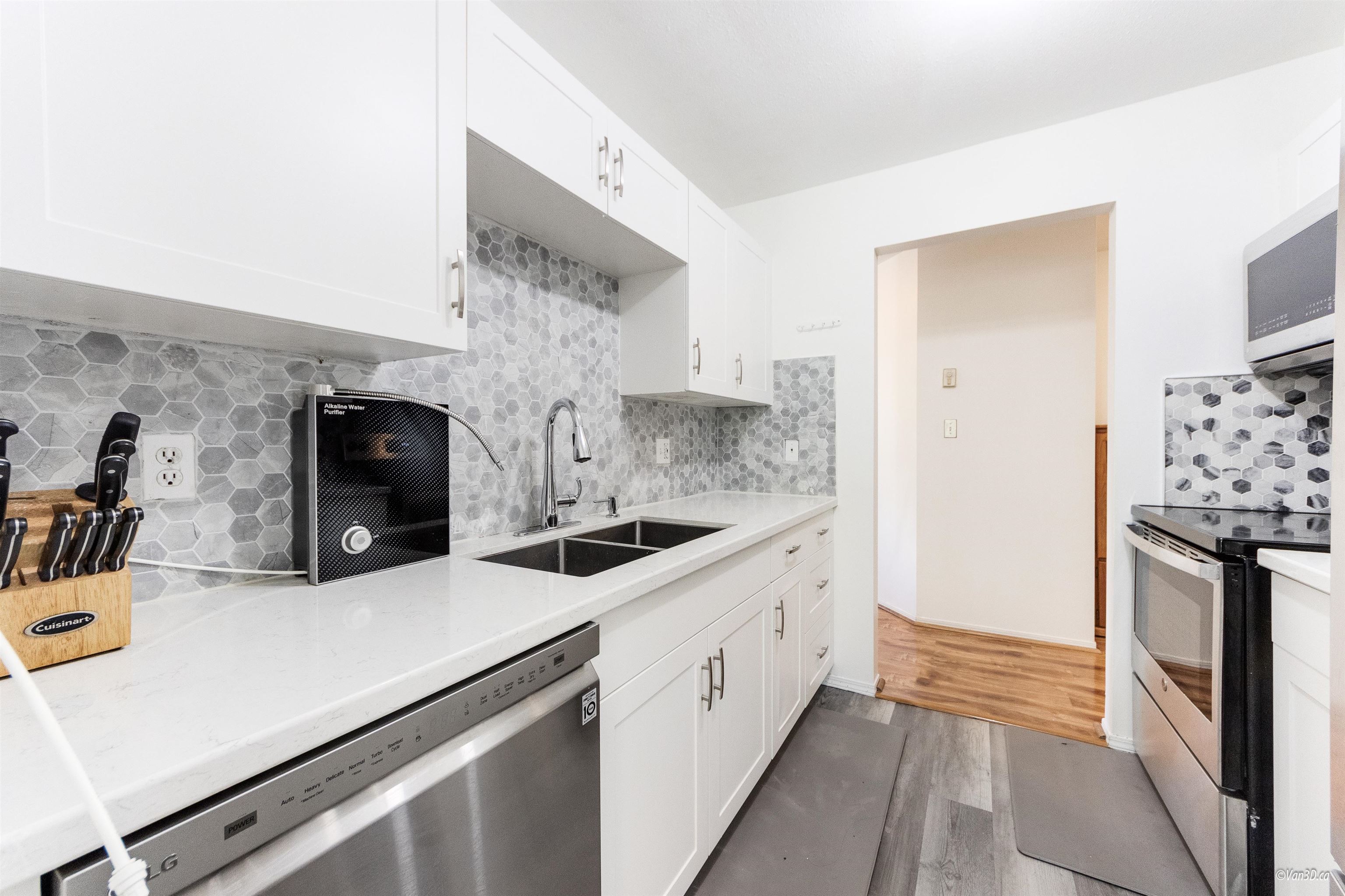 9946 151 Street #203, Surrey, BC V3R 0V5