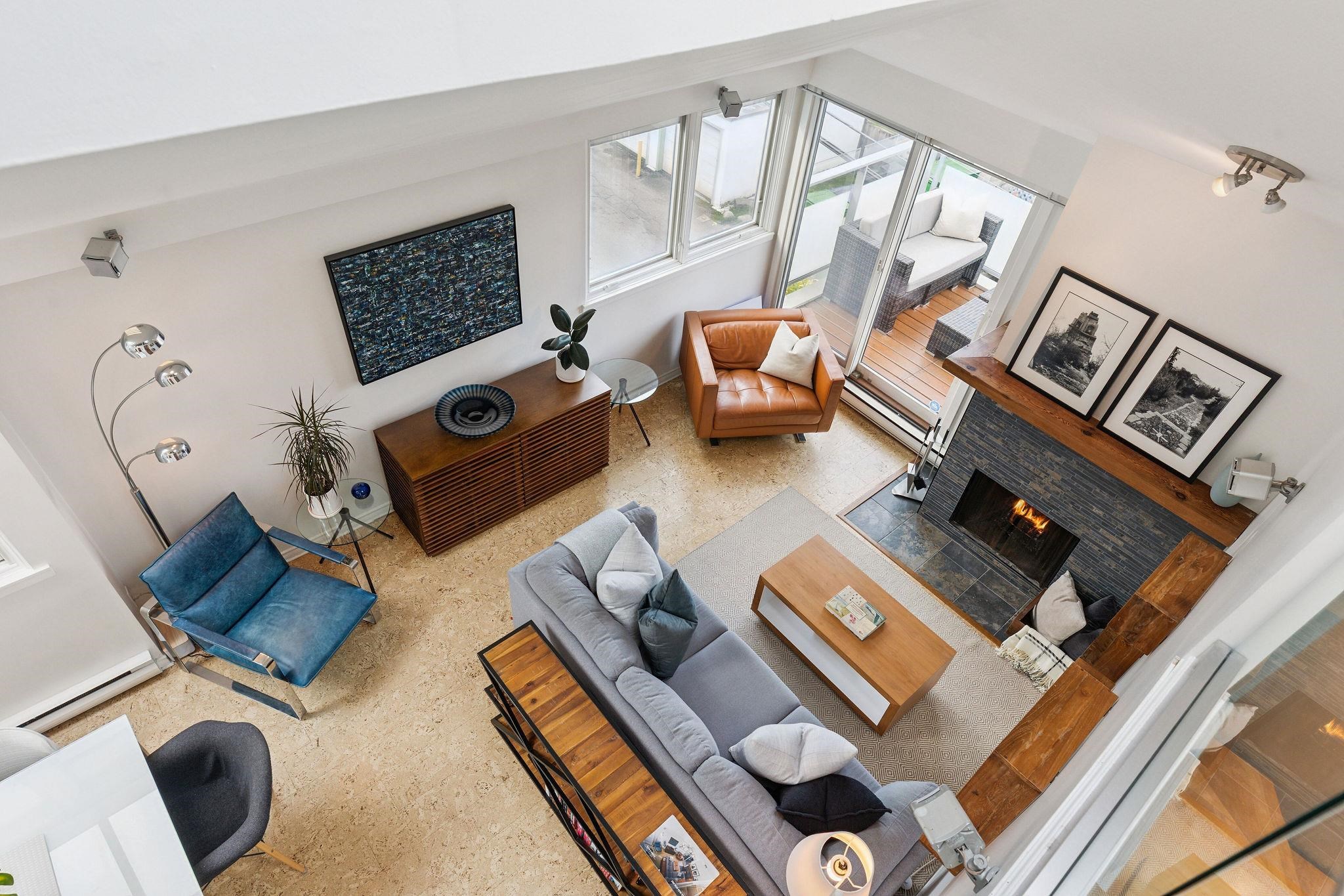 1633 Yew Street #202, Vancouver, BC V6K 3E6