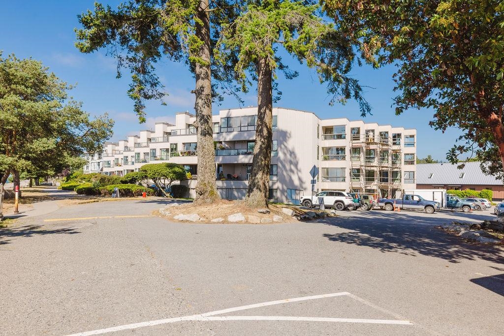 5477 Wharf Avenue #301, Sechelt, BC V7Z 0H5