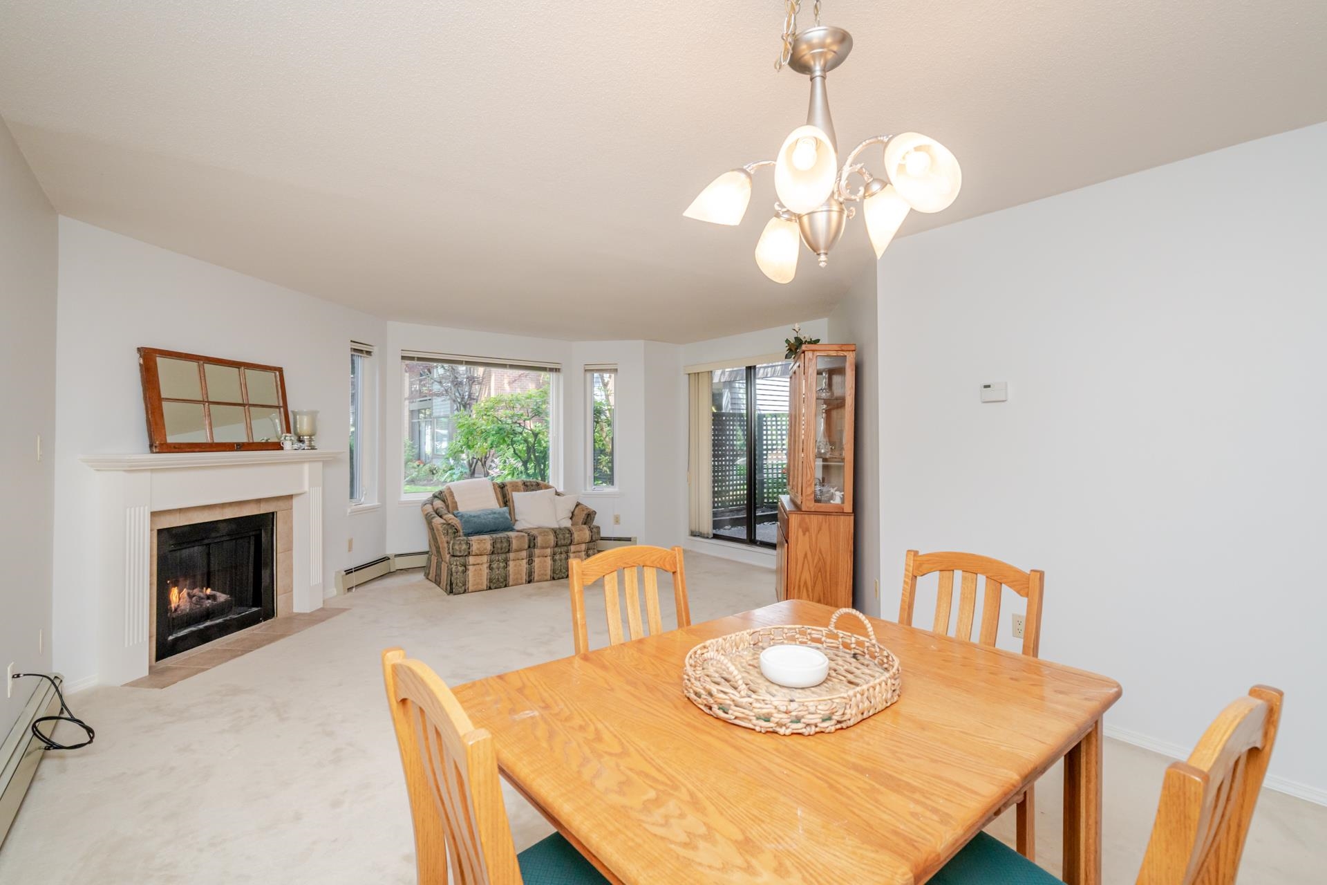 15300 17 Avenue #102, Surrey, BC V4A 8Y6