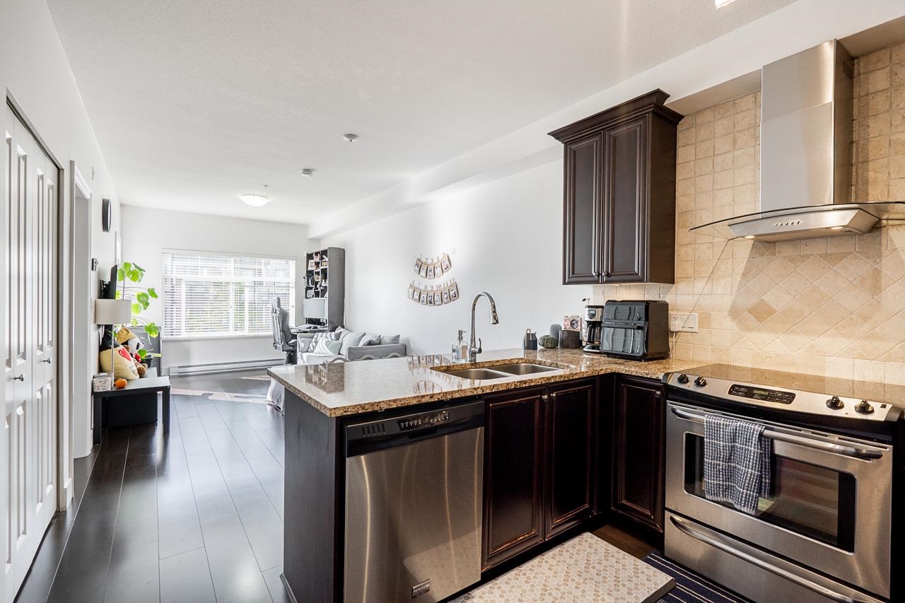 6480 195a Street #313, Surrey, BC V4N 6P1