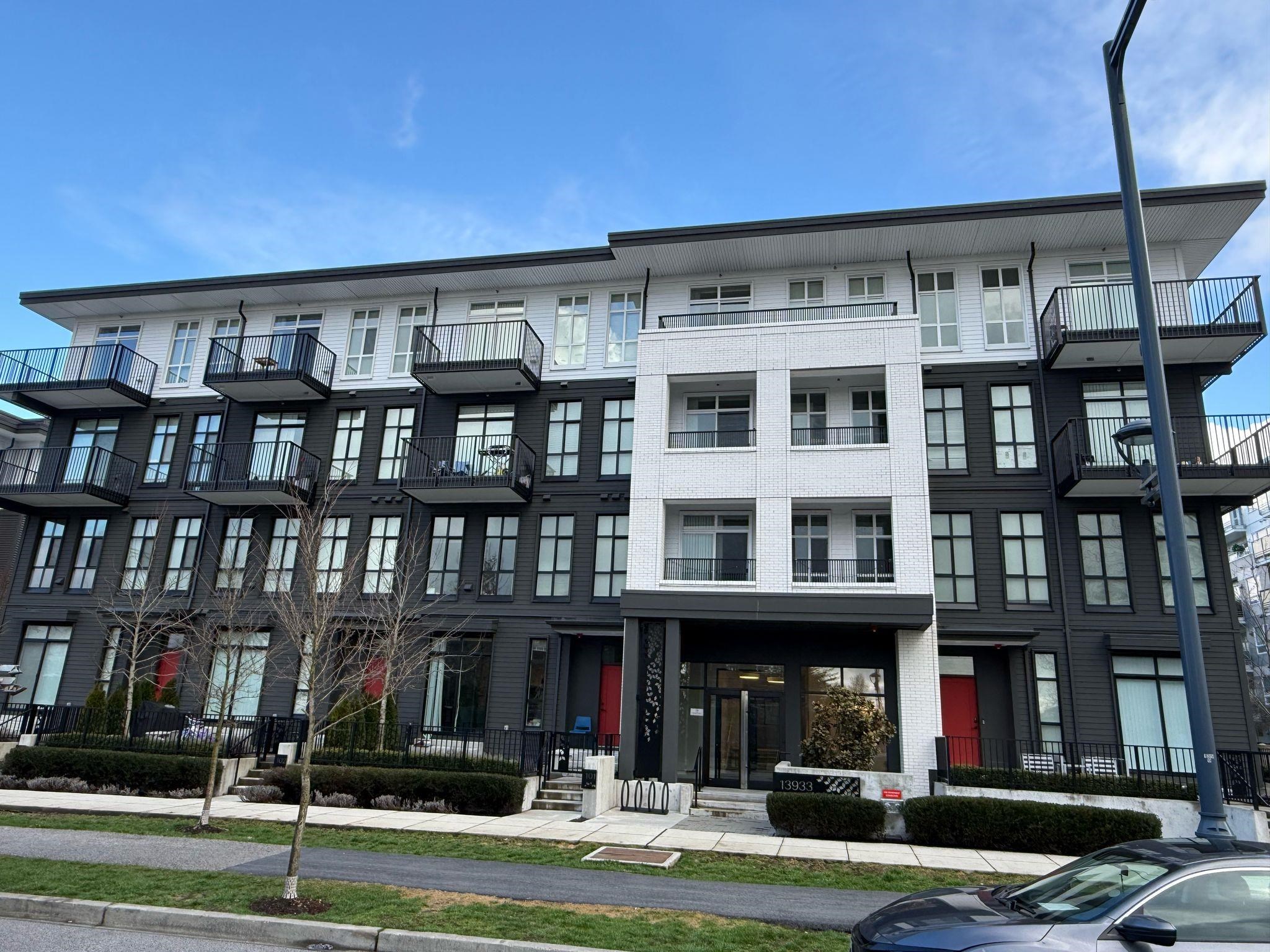 13933 105 Boulevard #319, Surrey, BC V3T 0R6