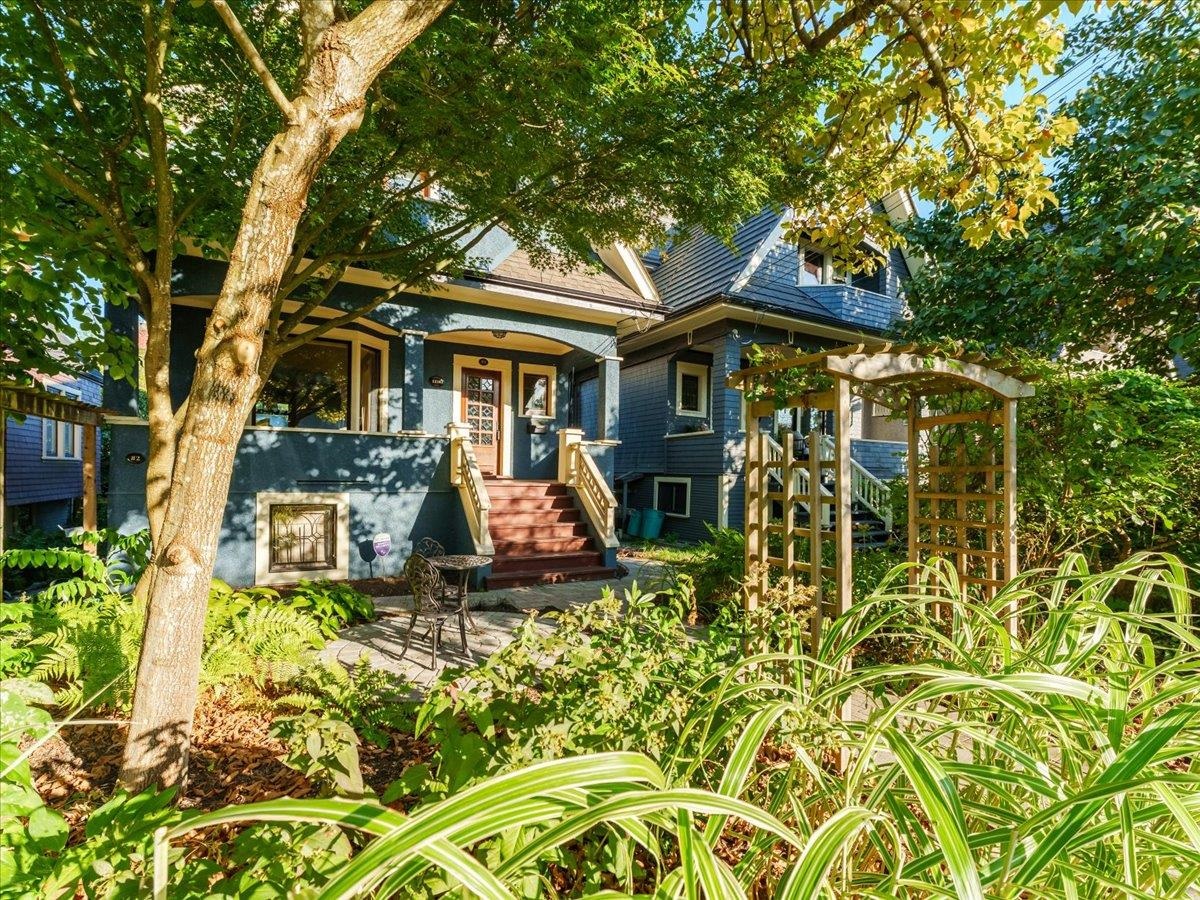 1216 Lakewood Drive, Vancouver, BC V5L 4M4