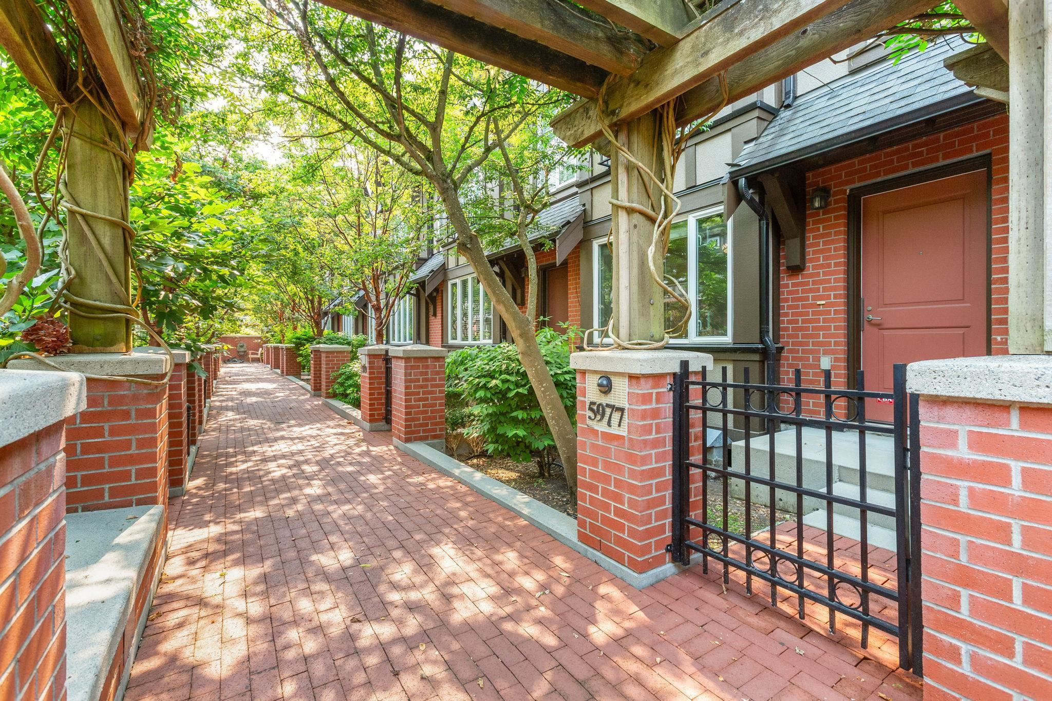 5977 Oak Street, Vancouver, BC V6M 2W1