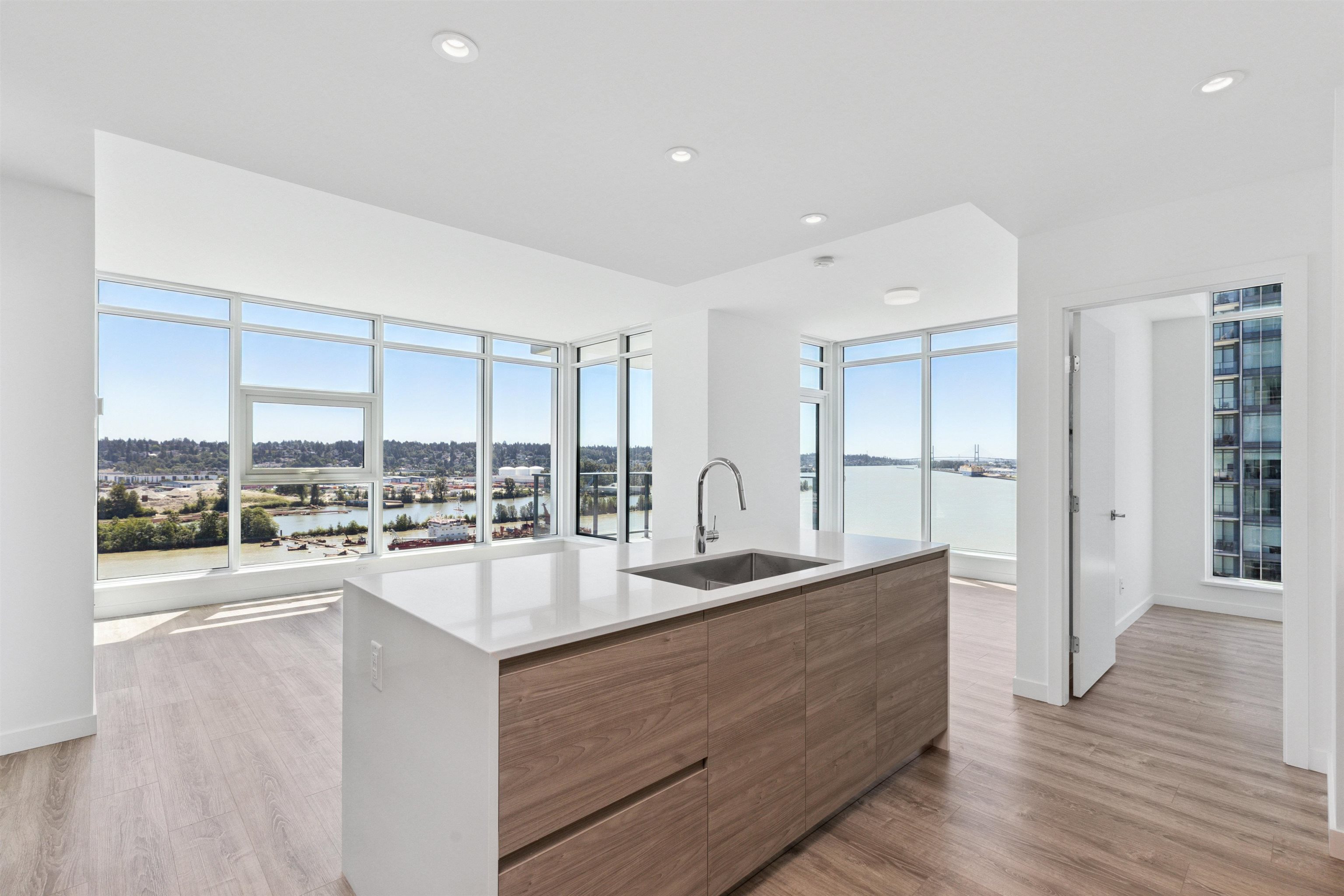 660 Quayside Dr #1307, New Westminster, BC V3M 0P1