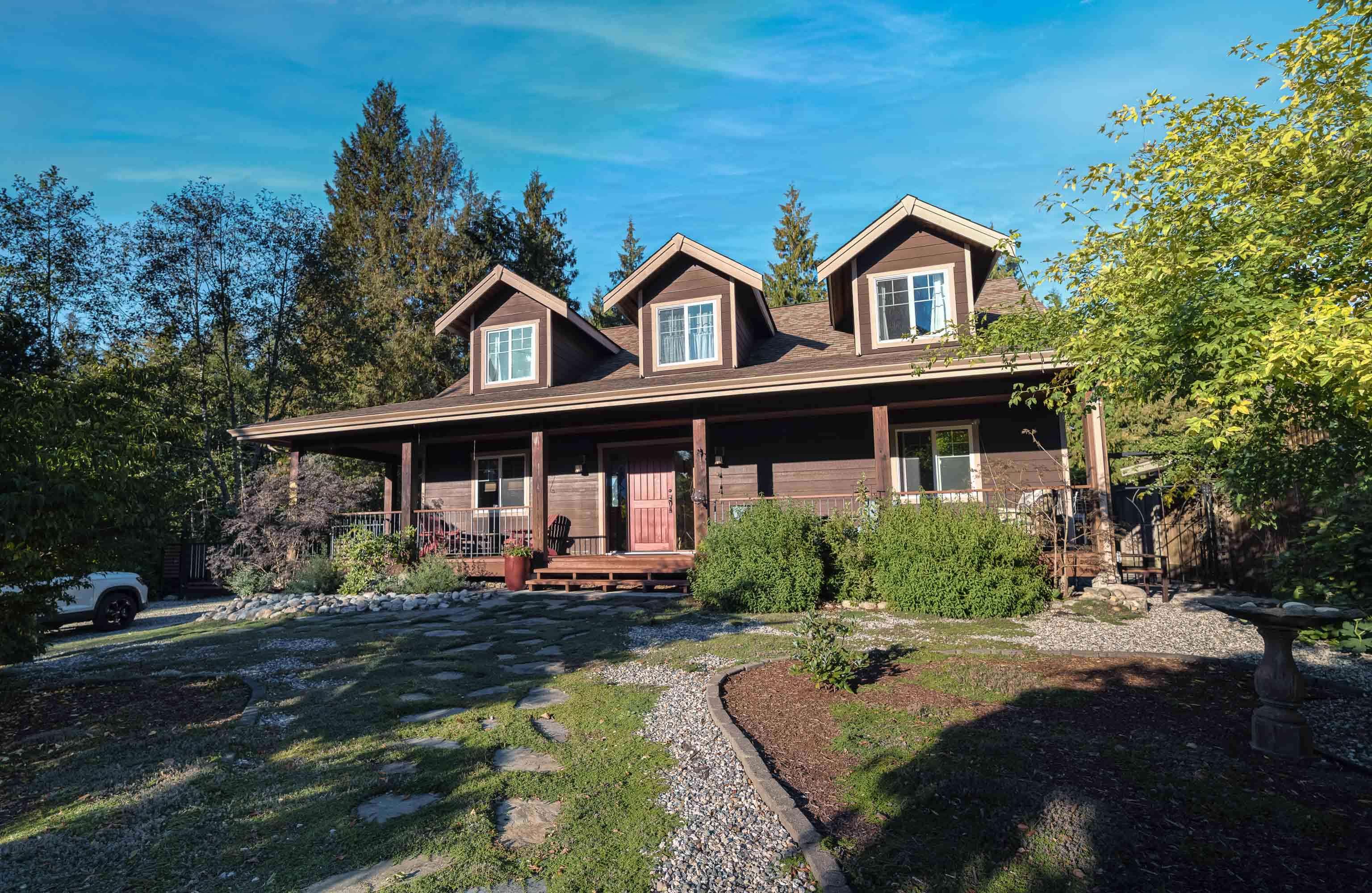 7930 Lohn Rd, Halfmoon Bay, BC V7Z 1C5