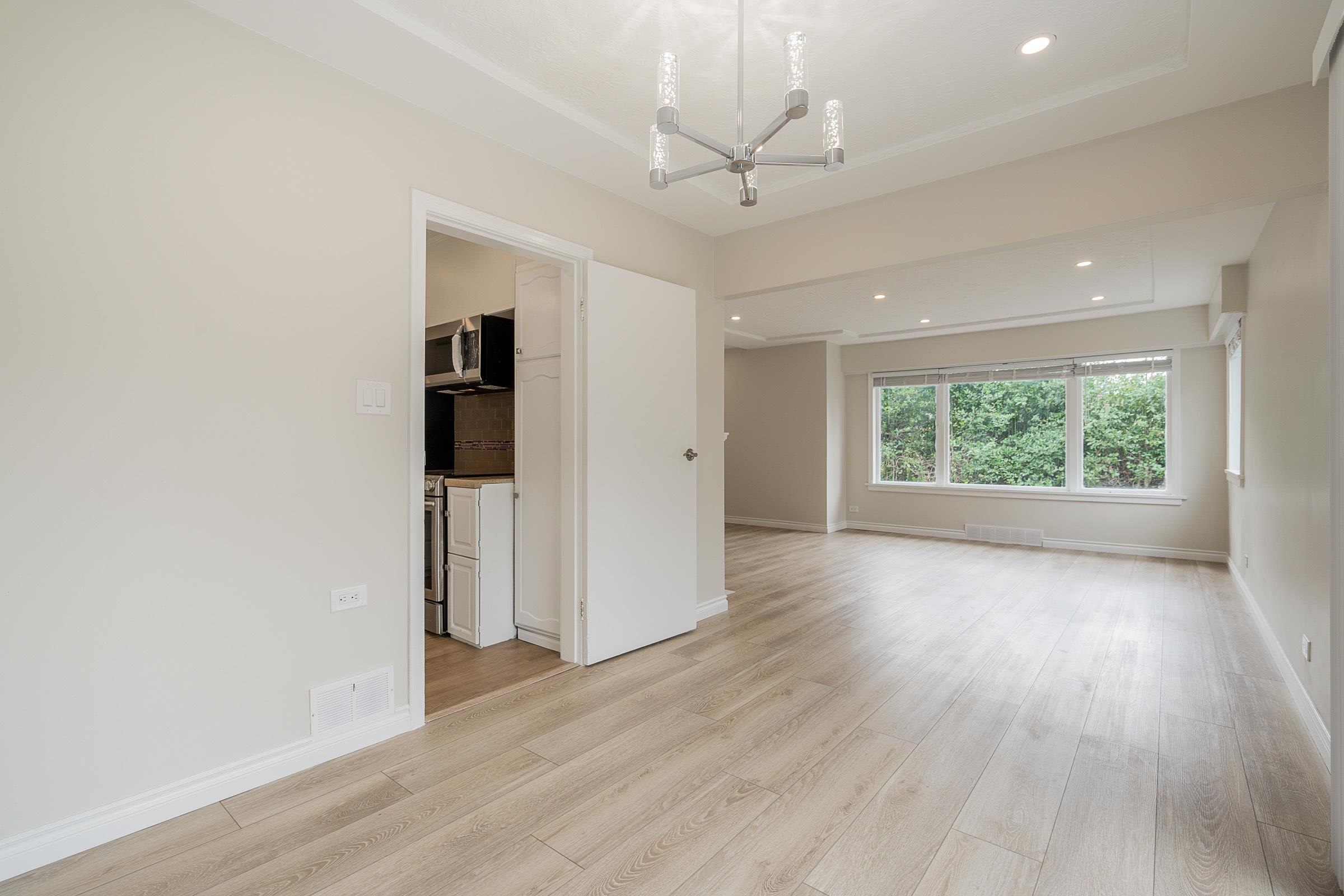 1819 Inglewood Avenue, West Vancouver, BC V7V 1Y8