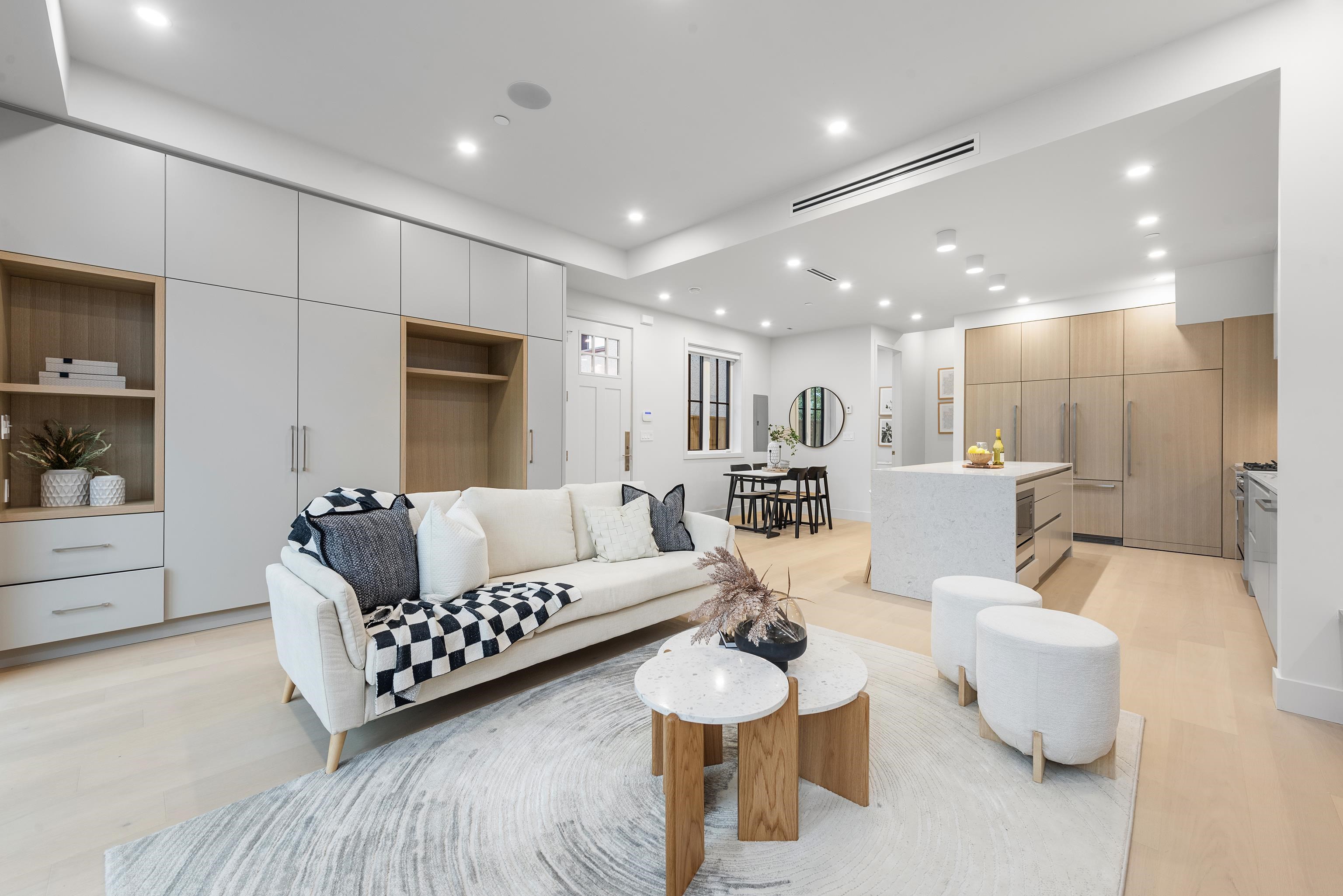 2136 East 10th Avenue #2, Vancouver, BC V5N 1Y1