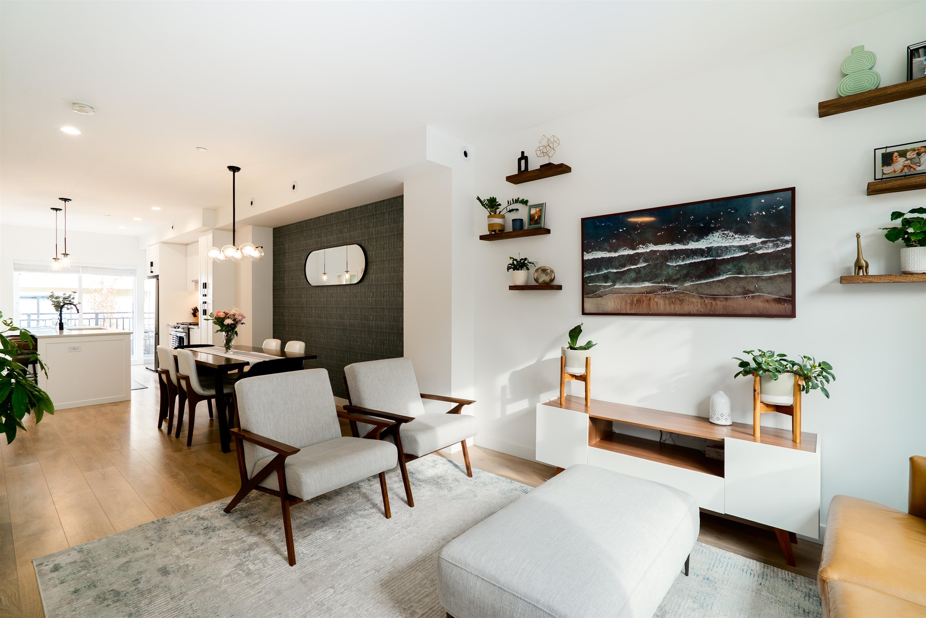 2834 Hope St, Port Moody, BC V3H 0L6