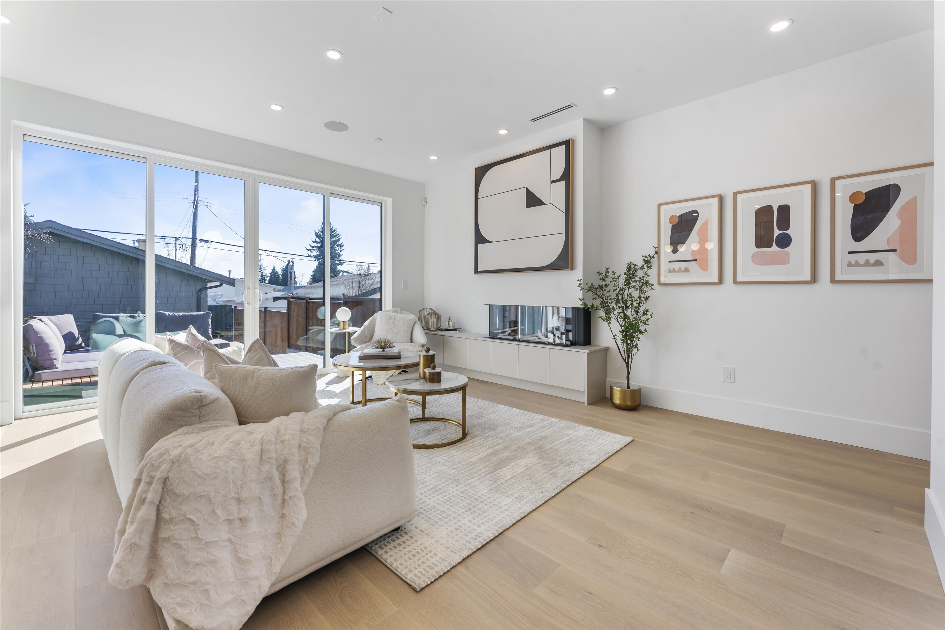 2138 West 48th Avenue #2, Vancouver, BC V6M 2P5