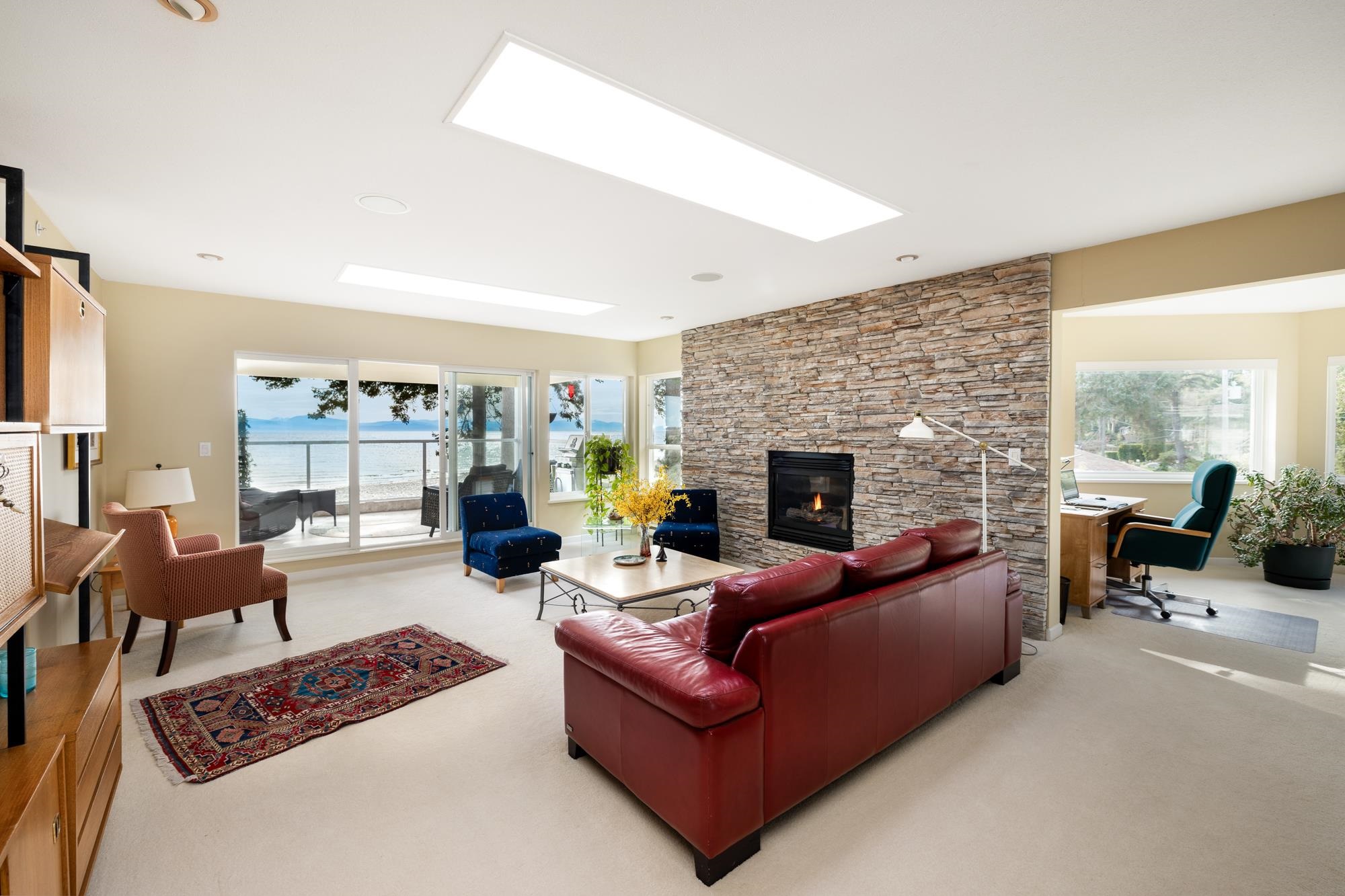 1585 Field Rd #214 #214, Sechelt, BC V7Z 0H1