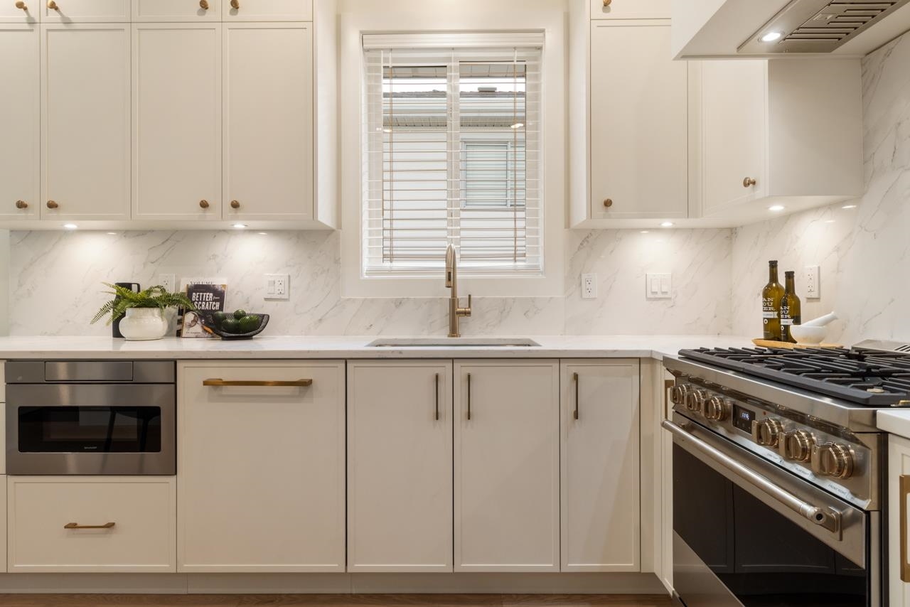 2051 East 4th Avenue, Vancouver, BC V5N 1K5