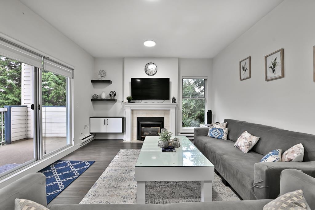 13918 72 Avenue #215, Surrey, BC V3W 0T4
