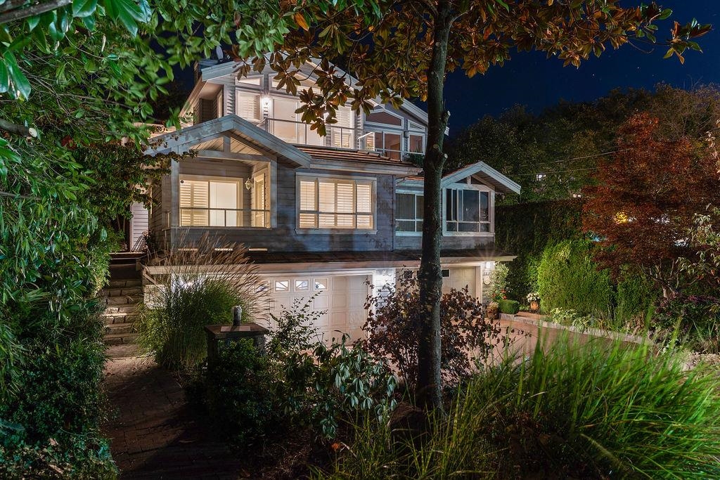 2517 Marine Drive, West Vancouver, BC V7V 1L5