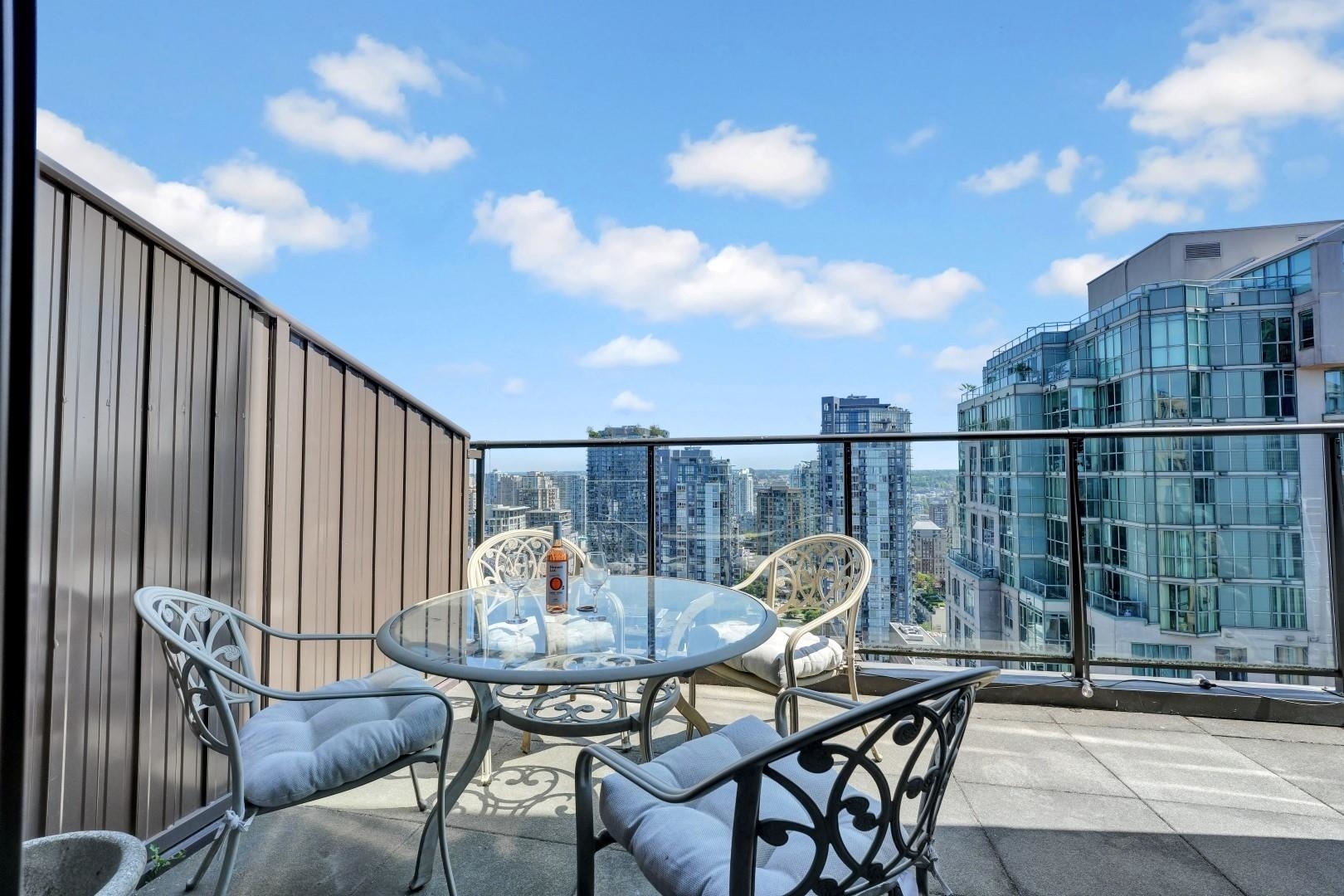 1189 Howe Street #2703, Vancouver, BC V6Z 2X4