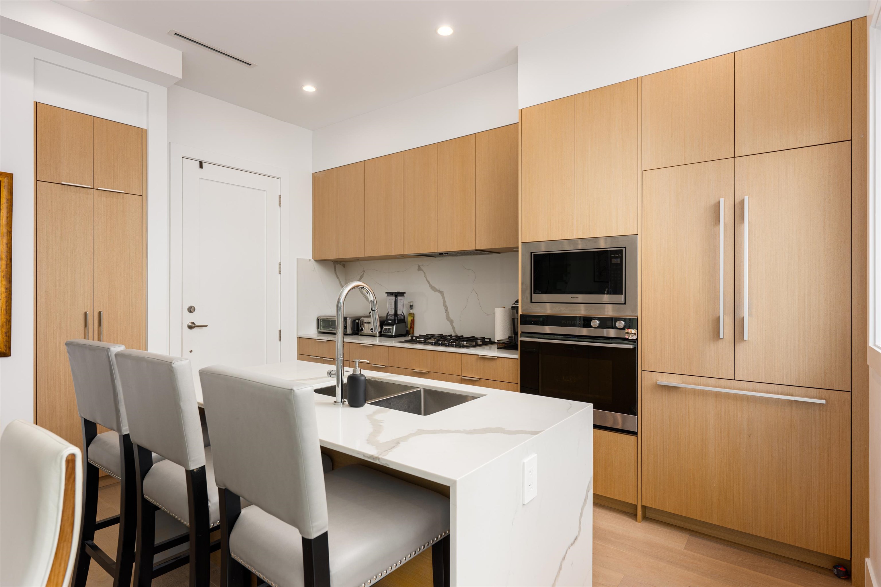 7857 Ontario Street, Vancouver, BC V5X 3C8