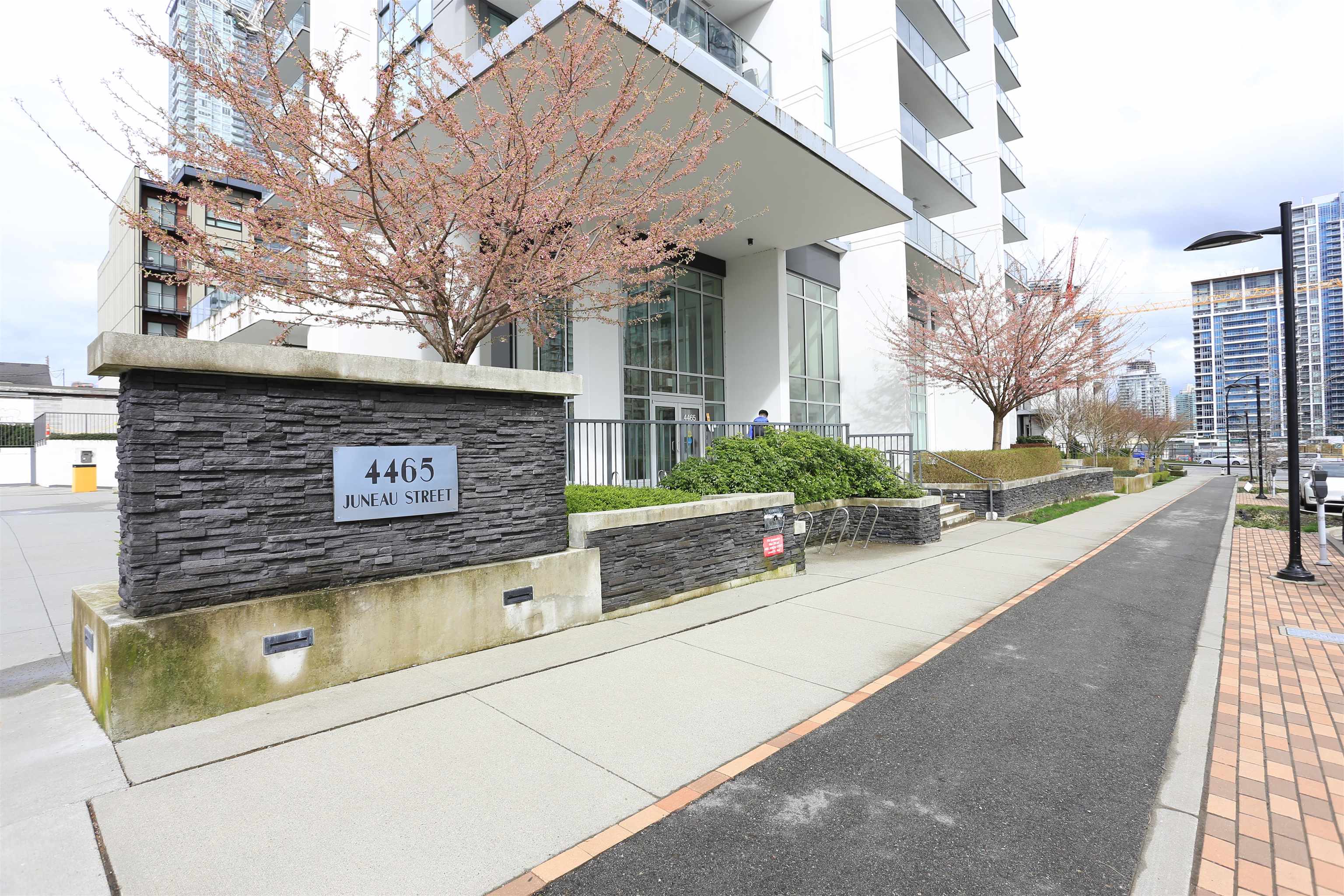 4465 Juneau Street #2104, Burnaby, BC V5C 0L8