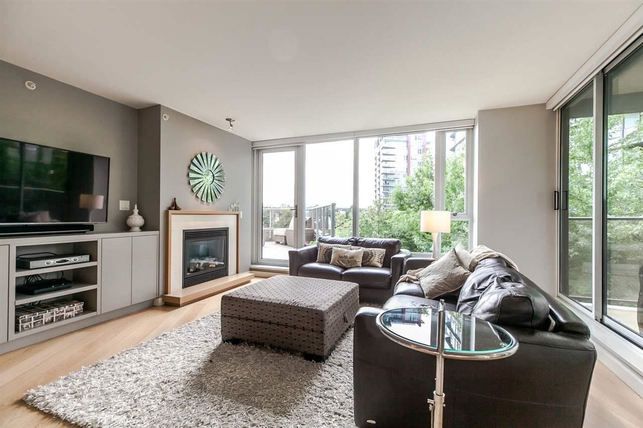 8 Smithe Mews #305, Vancouver, BC V6B 0A5