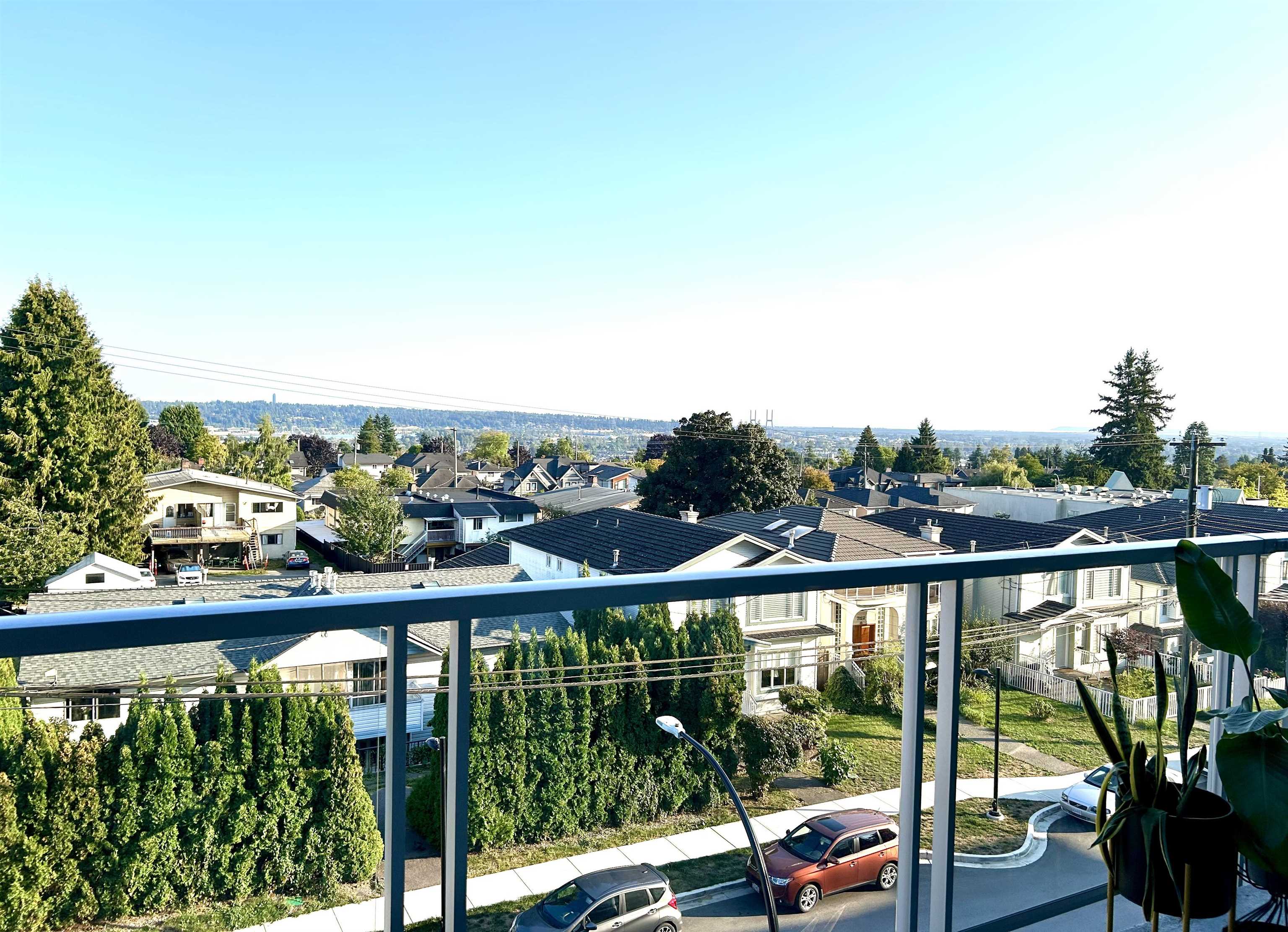 7799 17th St #411, Burnaby, BC V3N 0J5