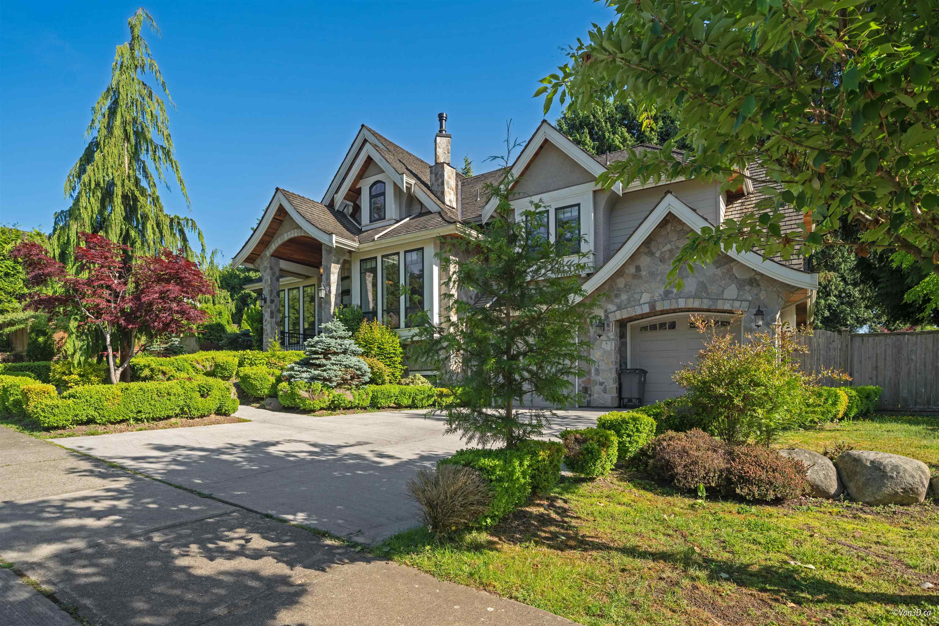33a Avenue, Surrey, BC V4P 3R7