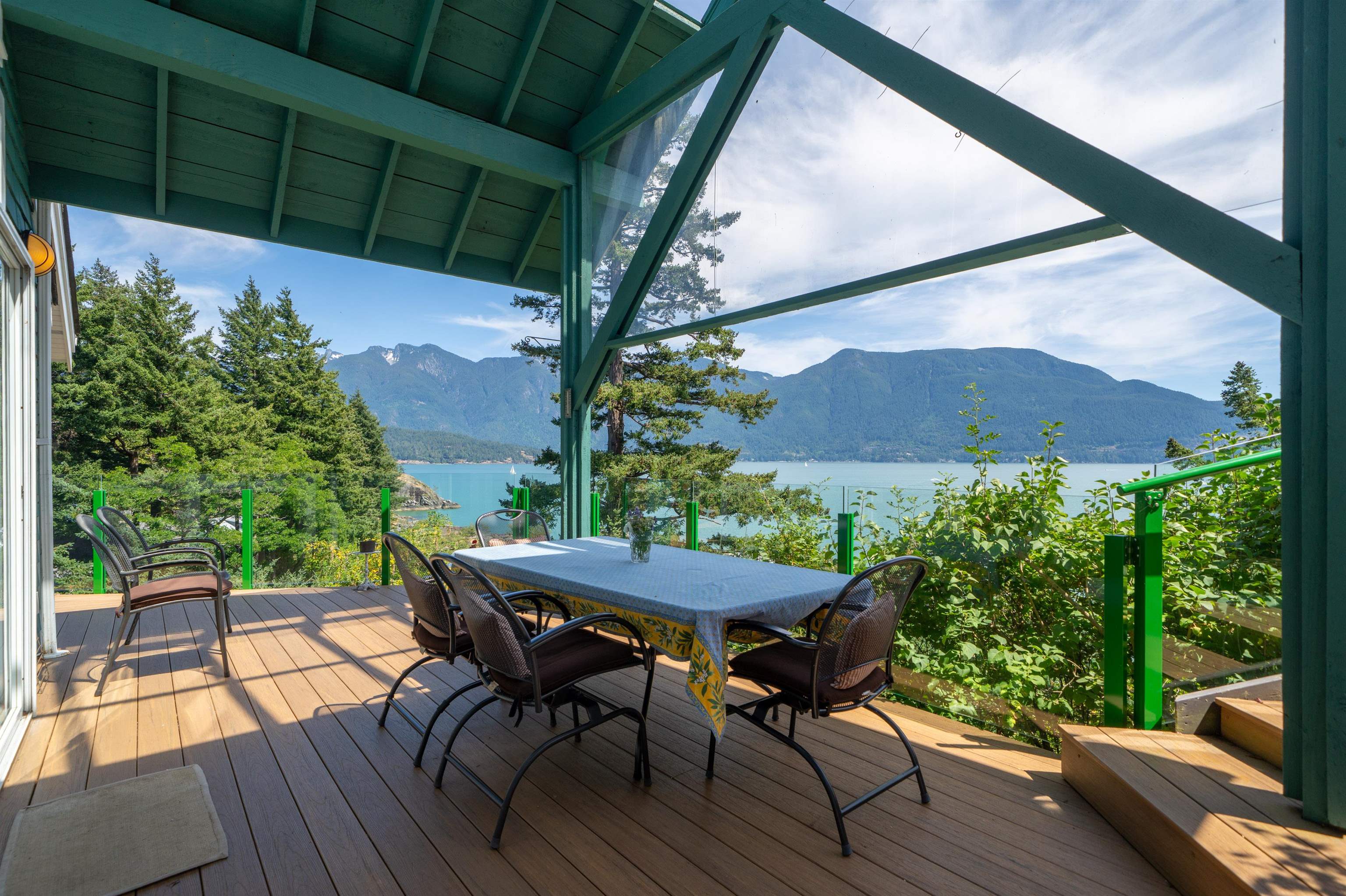 1815 Vista Road, Bowen Island, BC V0N 1G1