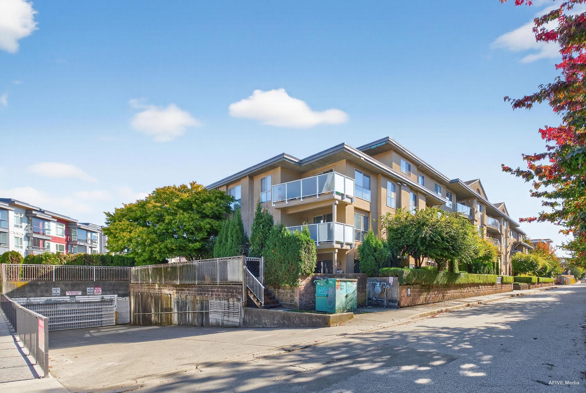 13780 76 Avenue #306, Surrey, BC V3W 1E5