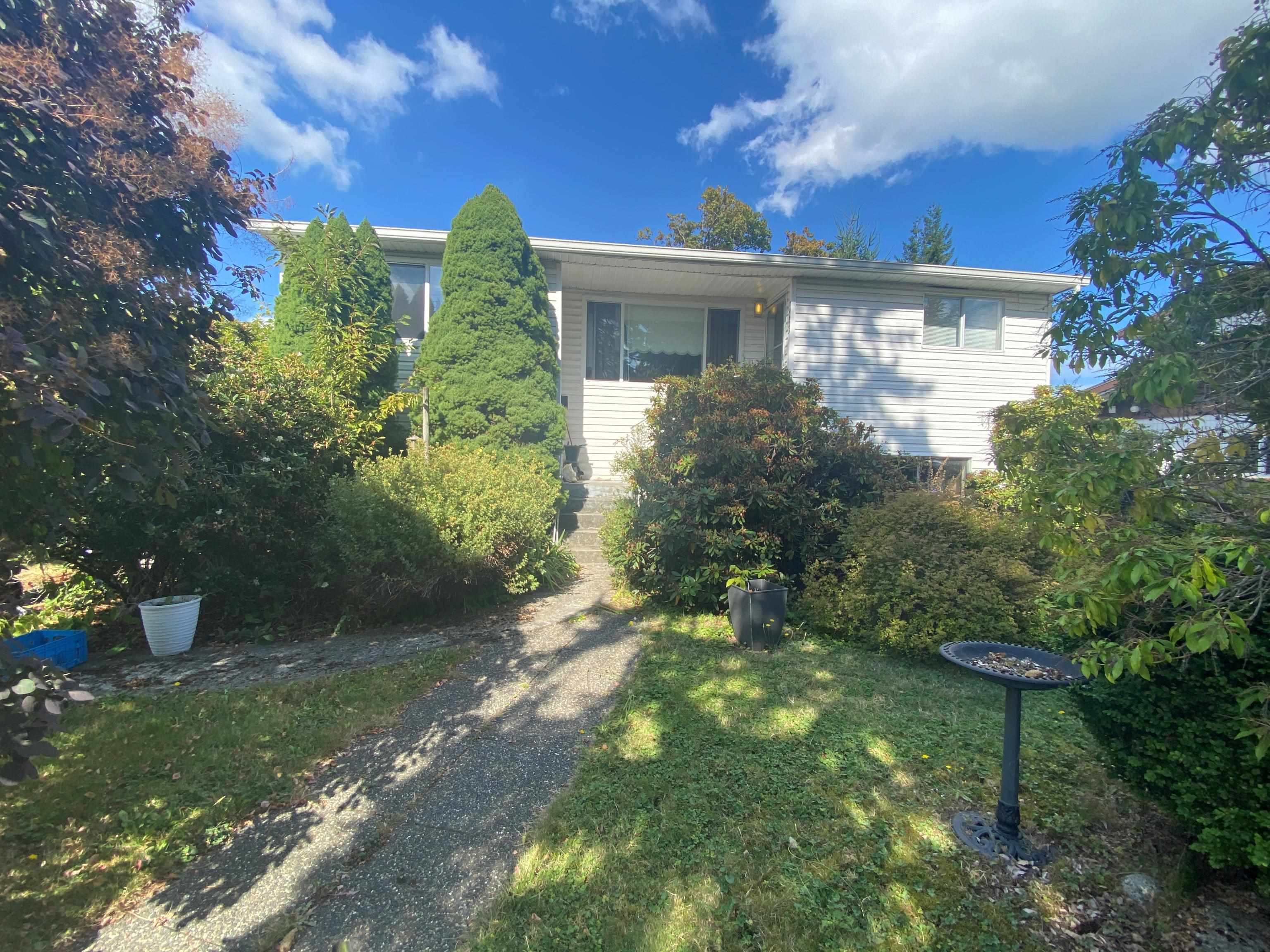 106 Avenue, Surrey, BC V3R 1T2