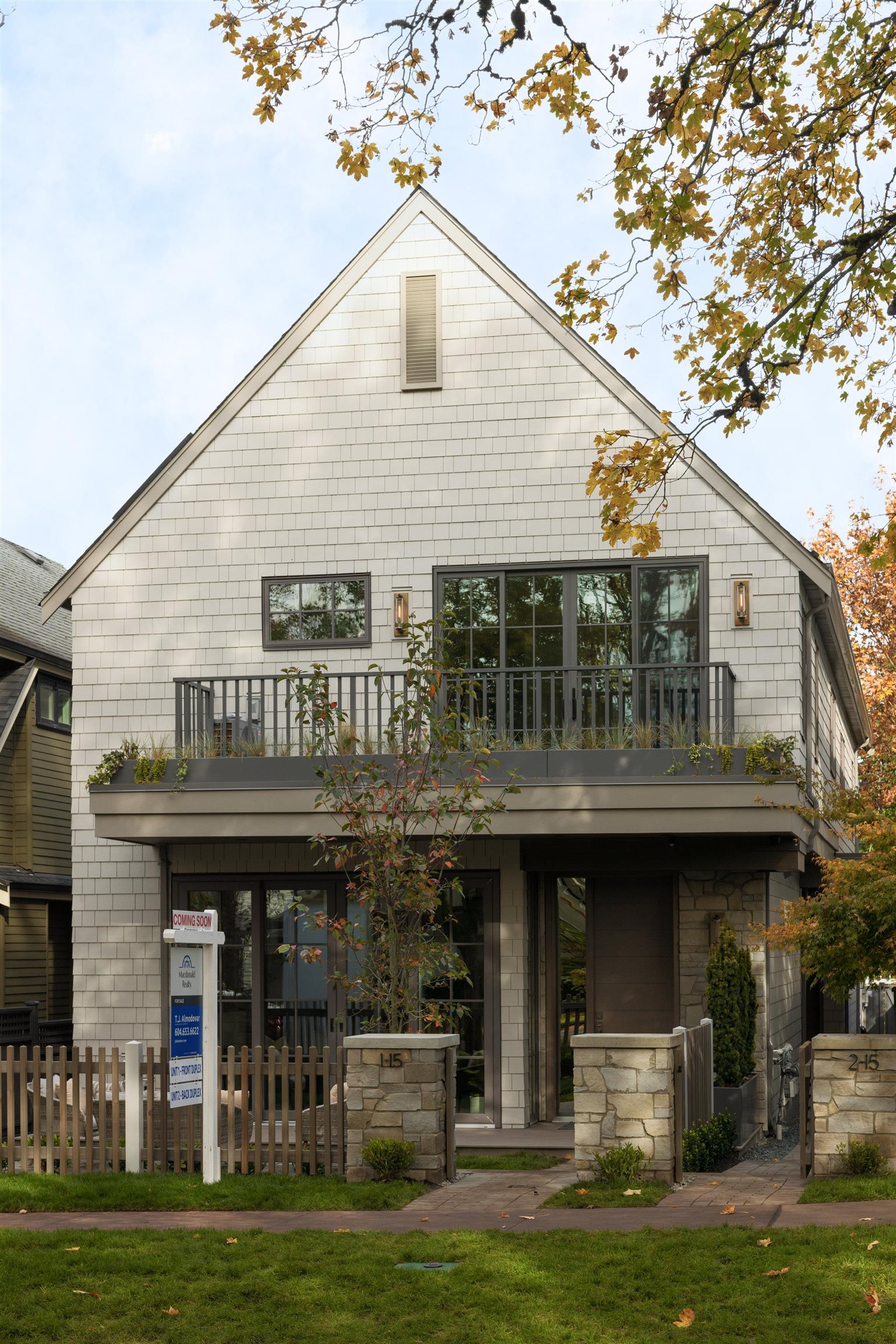 15 West 20th Avenue #2, Vancouver, BC V5Y 2C2